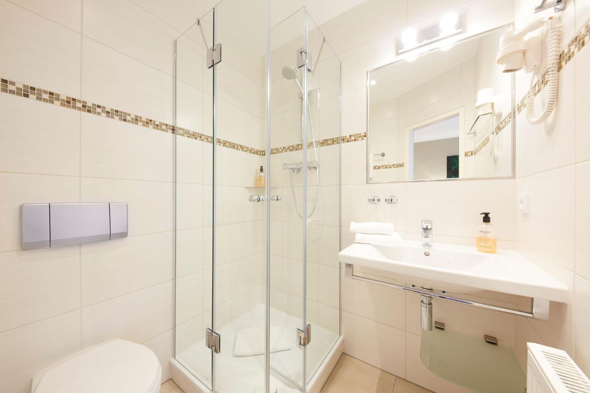 Deluxe Double Room with Balcony photo 3