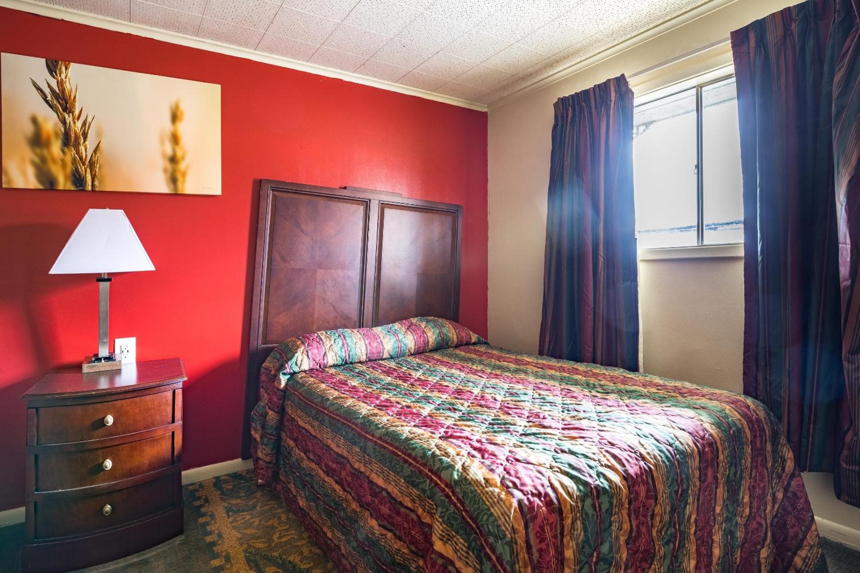 Double Room with Two Double Beds Smoking - Photo 6
