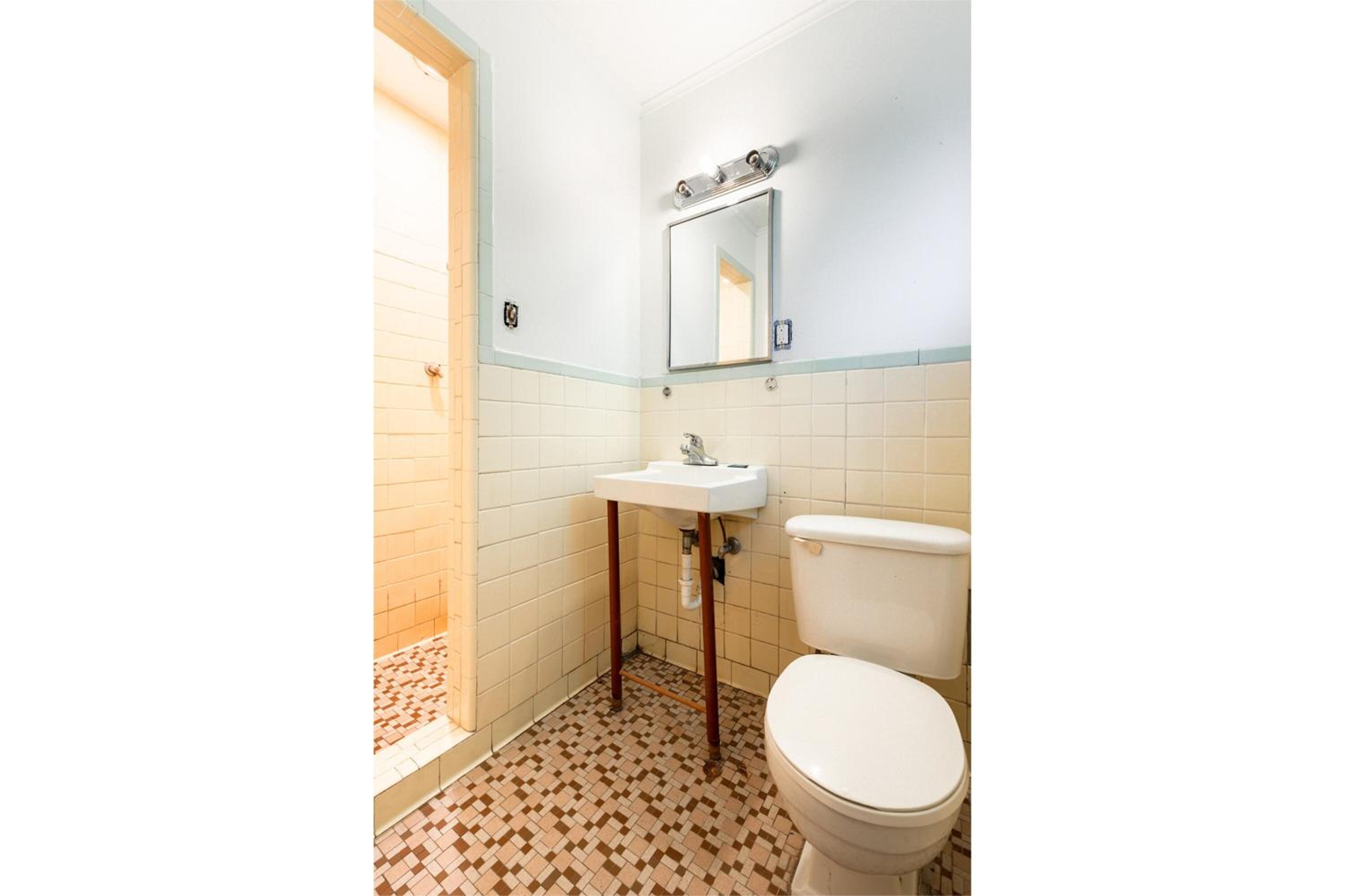 Double Room with Two Double Beds - Photo 2