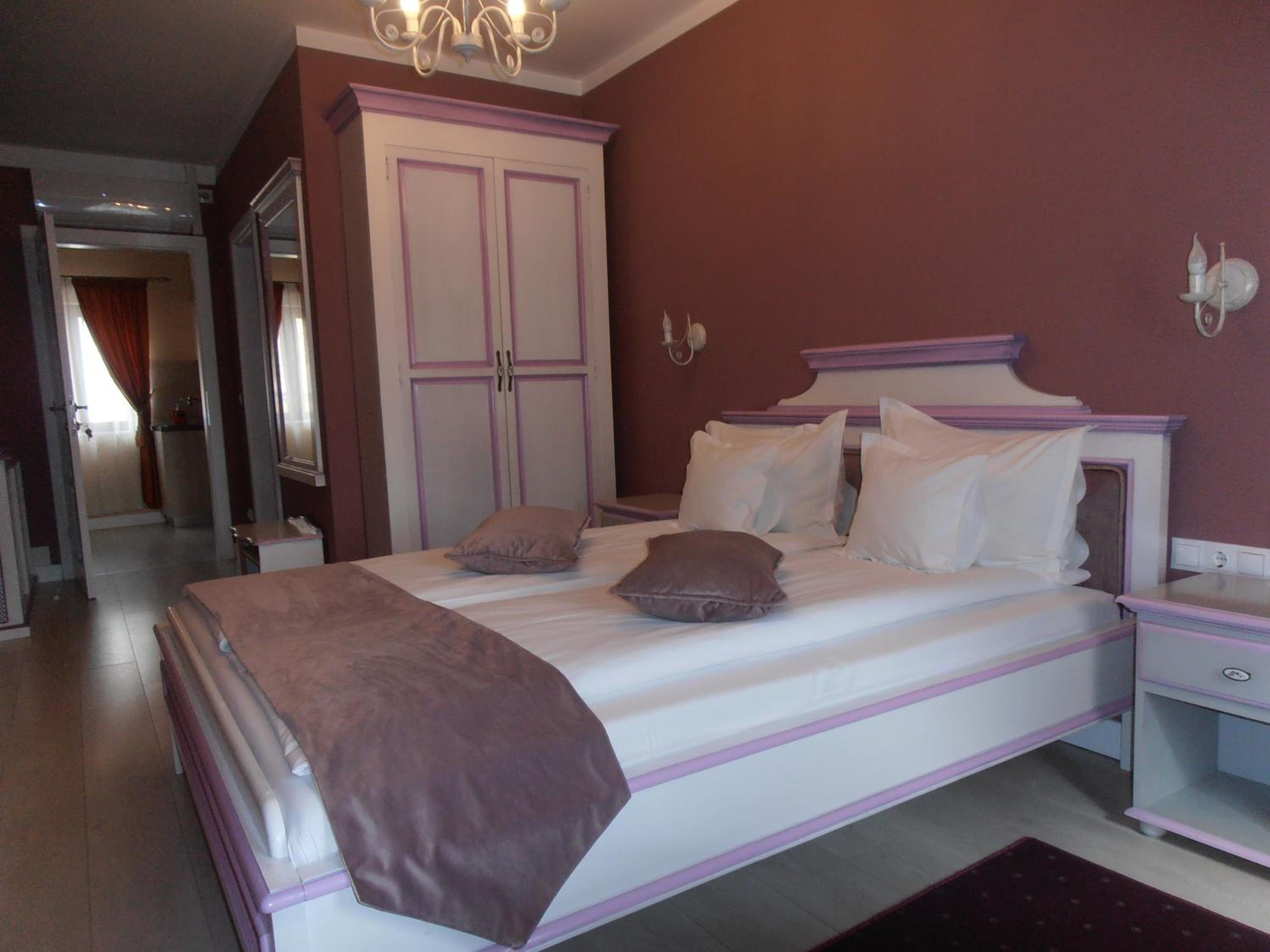 Double Room - Photo 25