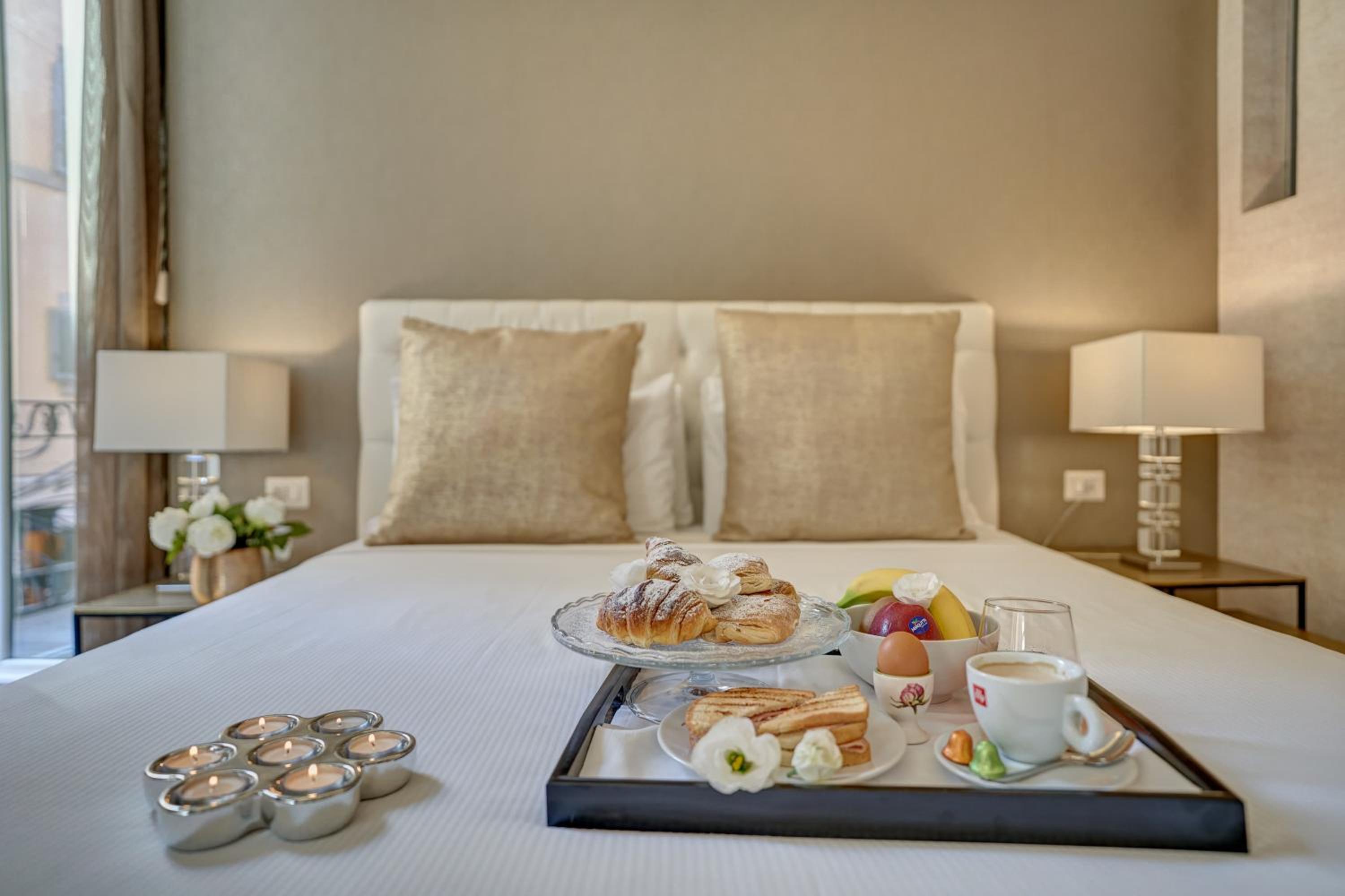 Superior Double Room-Via del Corso with balcony photo 3