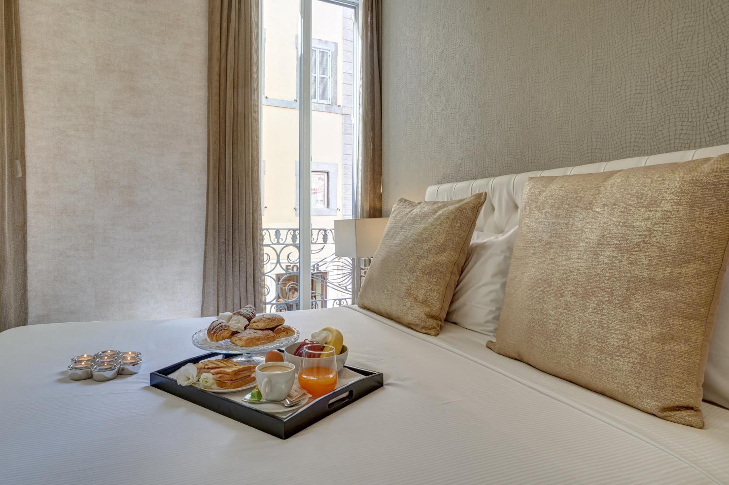 Superior Double Room-Via del Corso with balcony photo 2