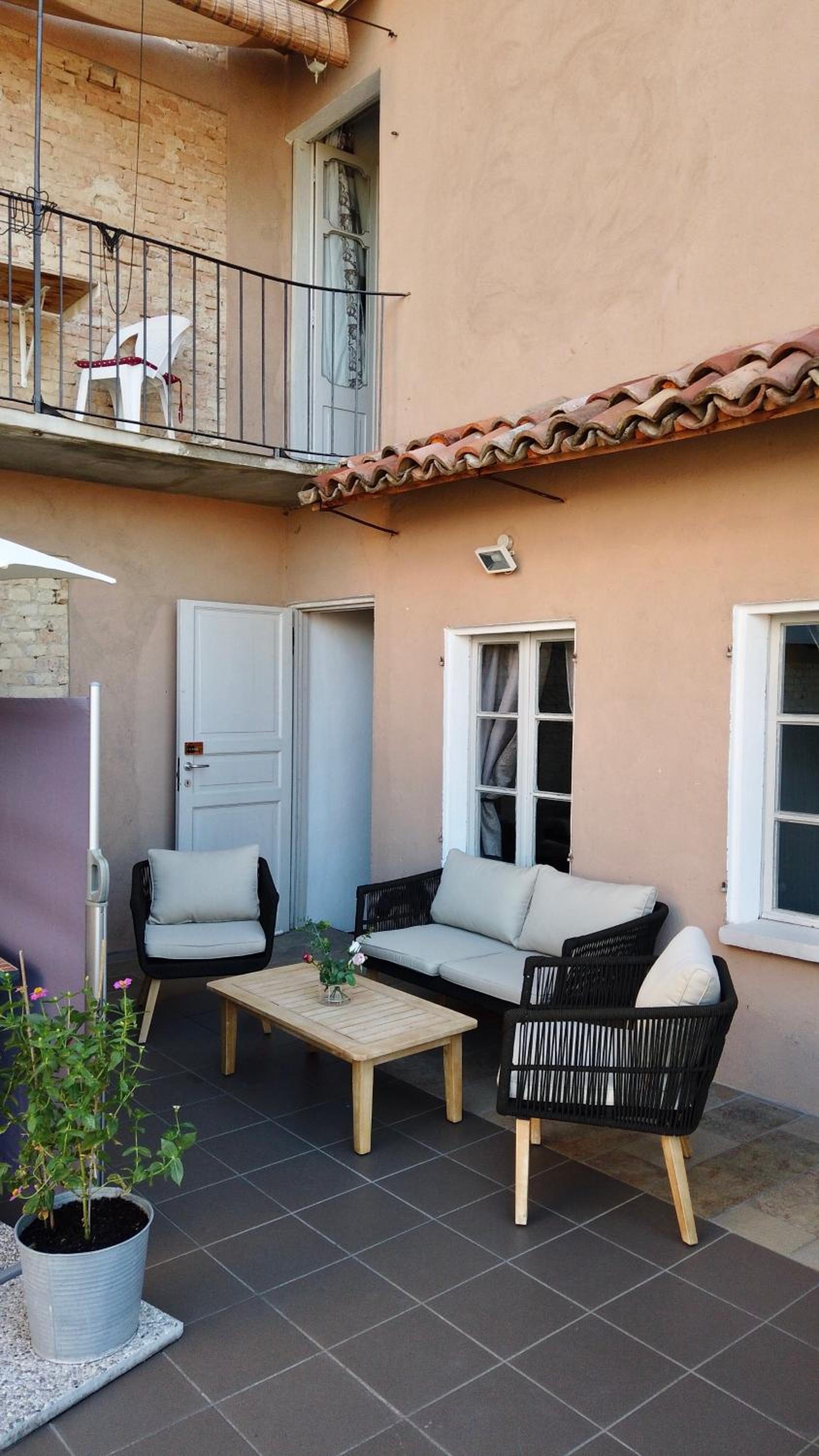 Apartment With Terrace photo 3