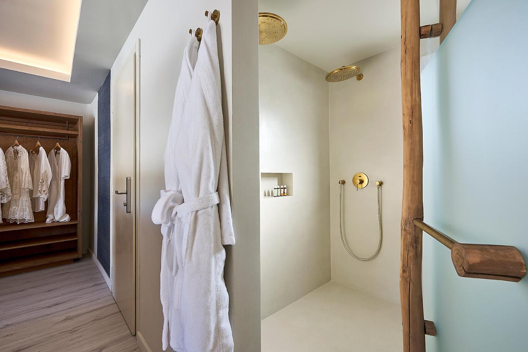 Exclusive Suite with Private Pool  - Photo 9