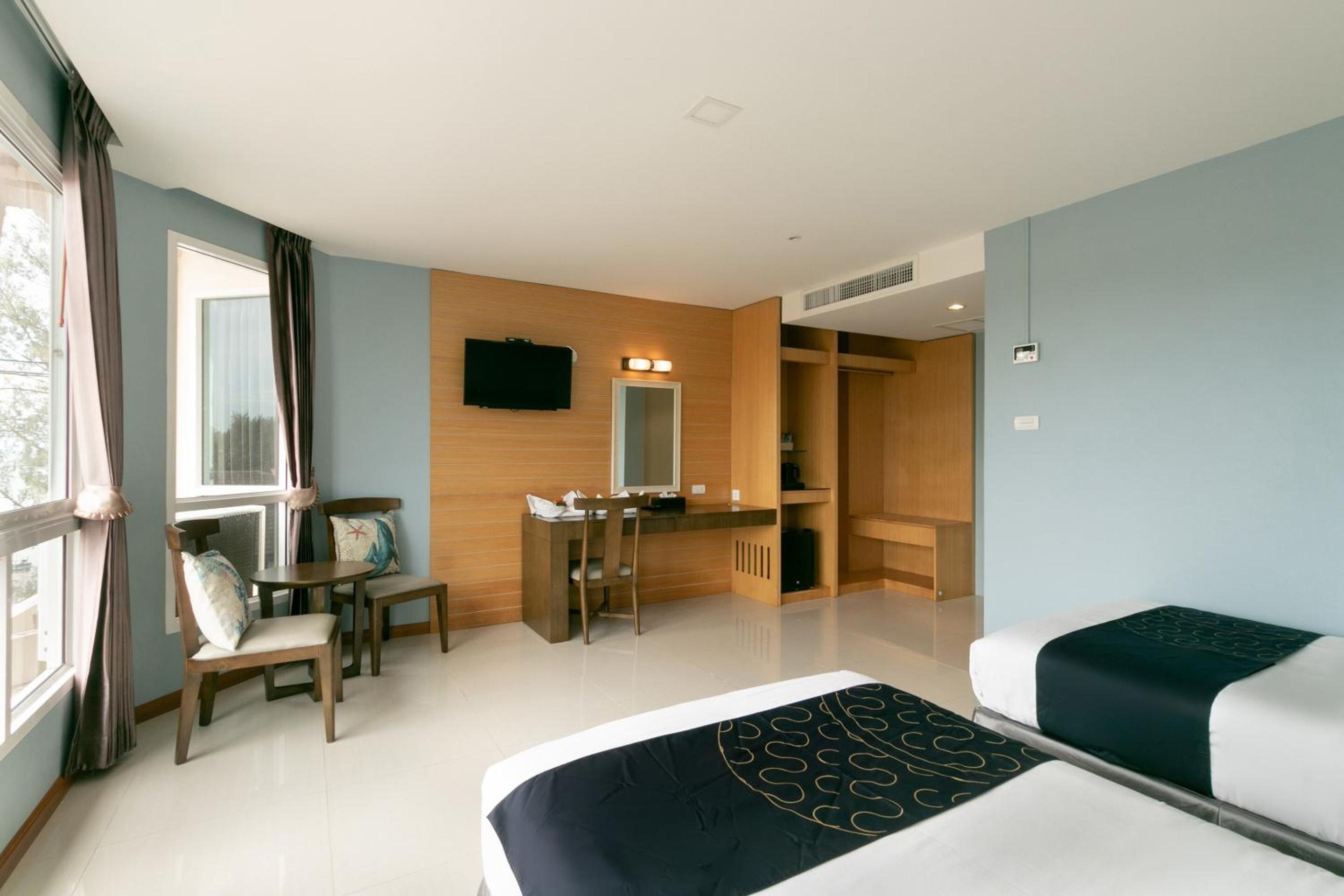 Superior Twin Room with Sea View - Photo 1