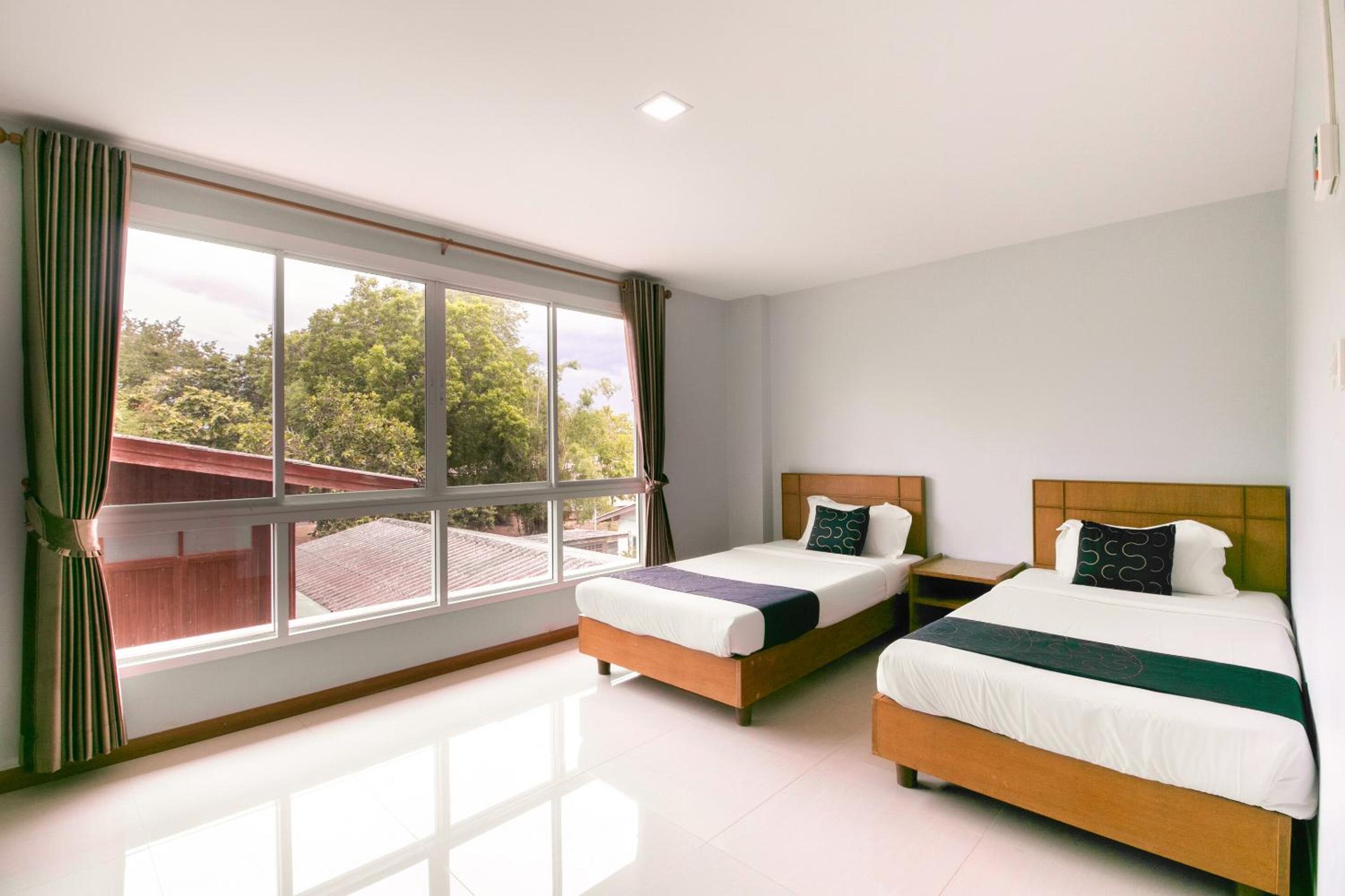 Standard Twin Room with Mountain View - Photo 12