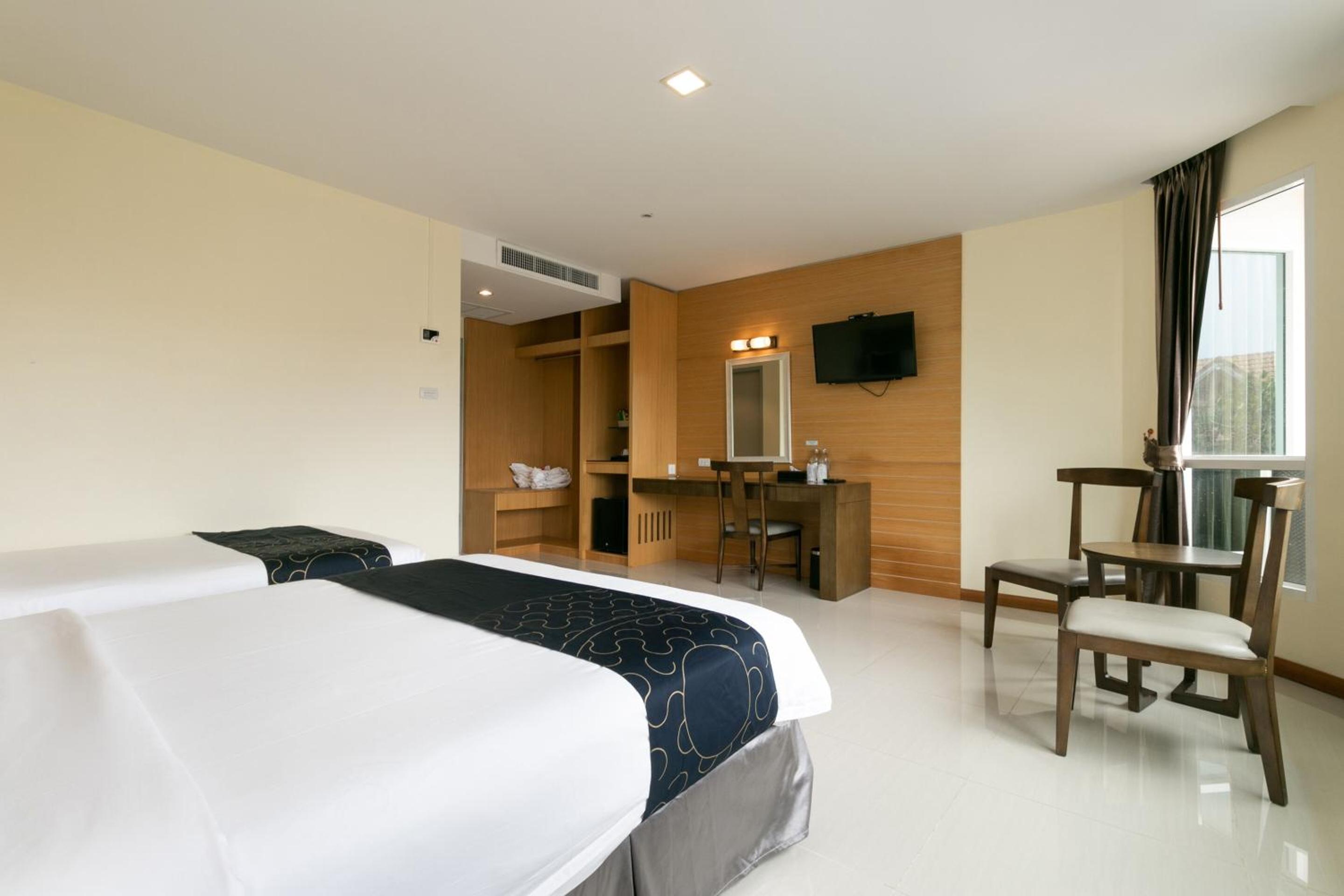 Superior Triple Room with Sea View - Photo 4