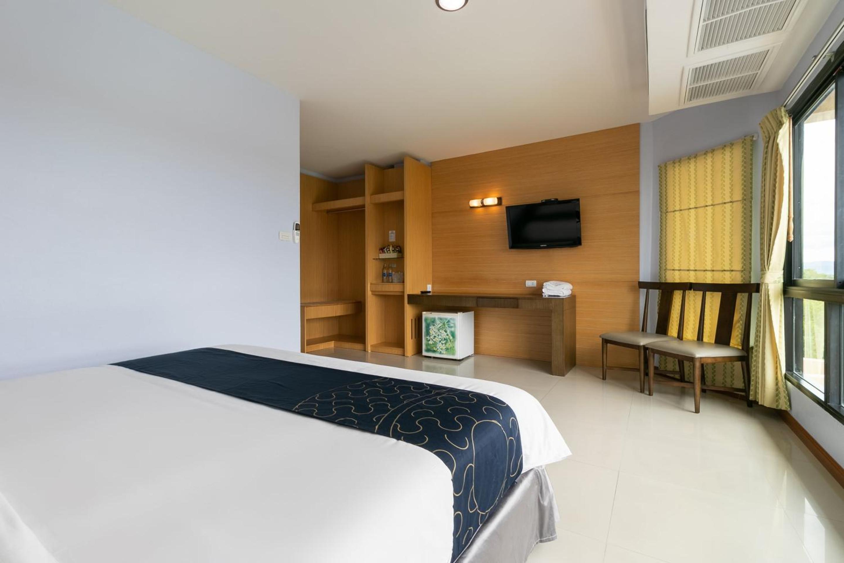 Standard Double Room - Photo 12