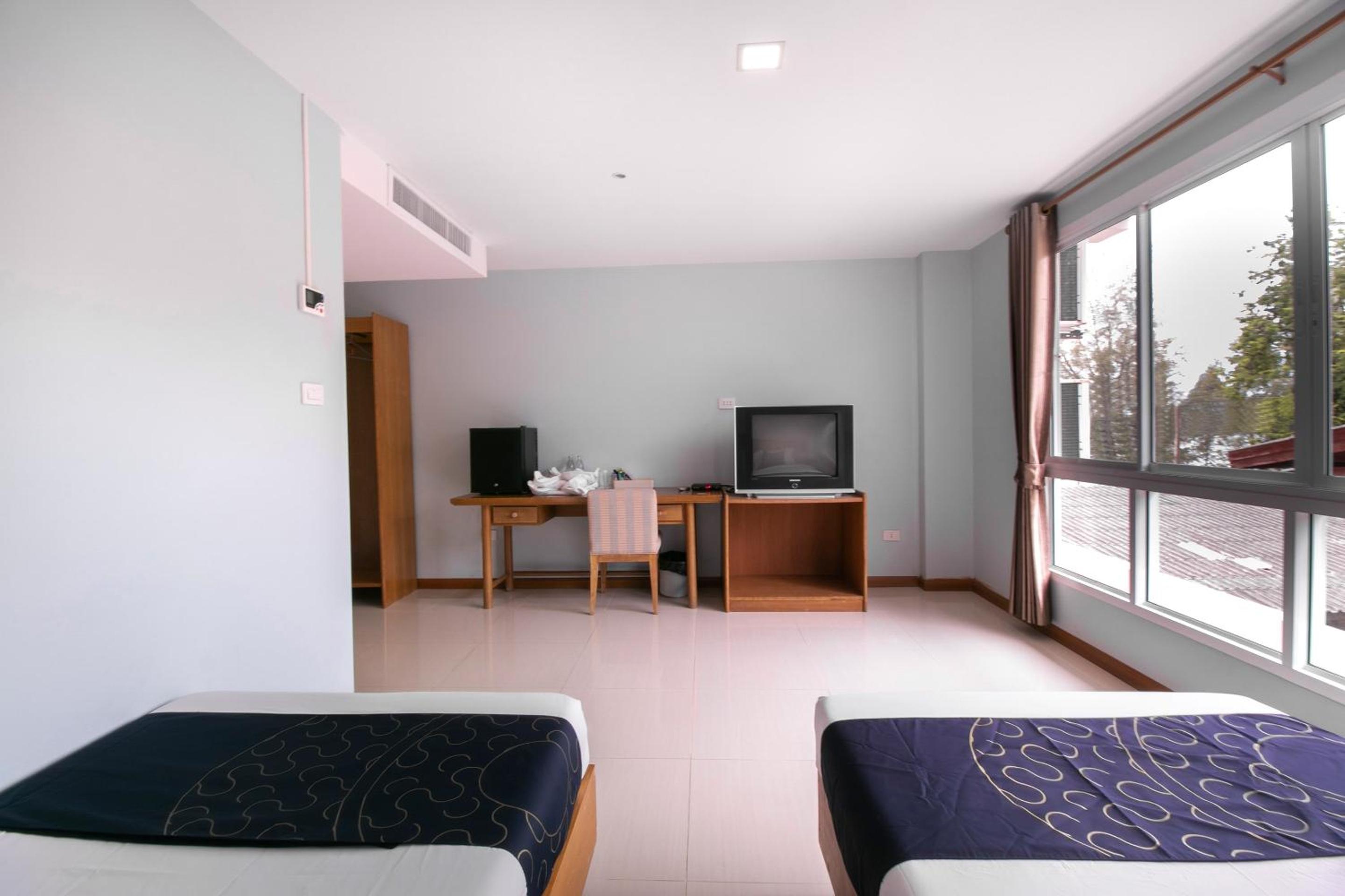 Standard Twin Room with Mountain View - Photo 10