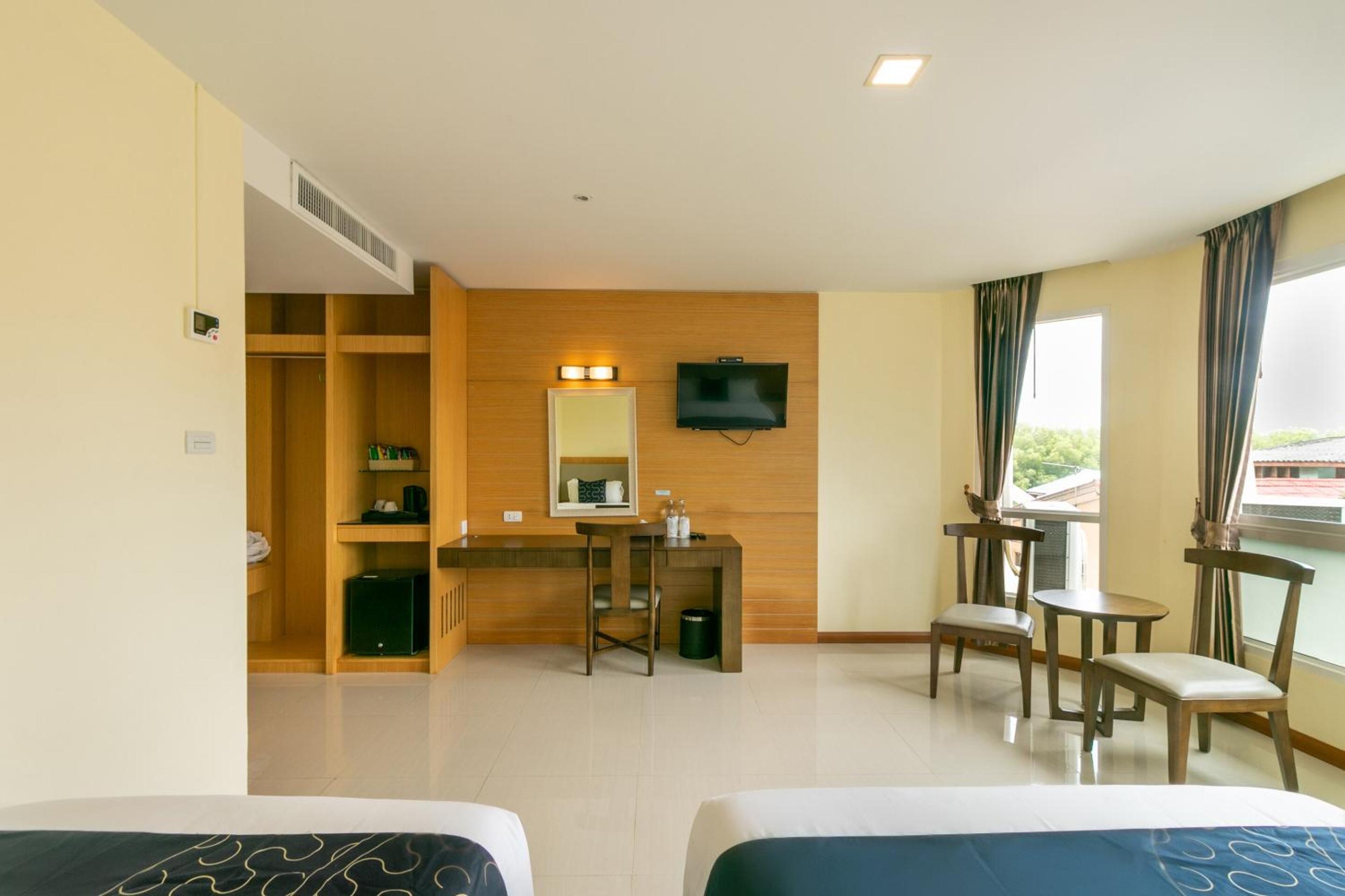 Superior Triple Room with Sea View - Photo 2