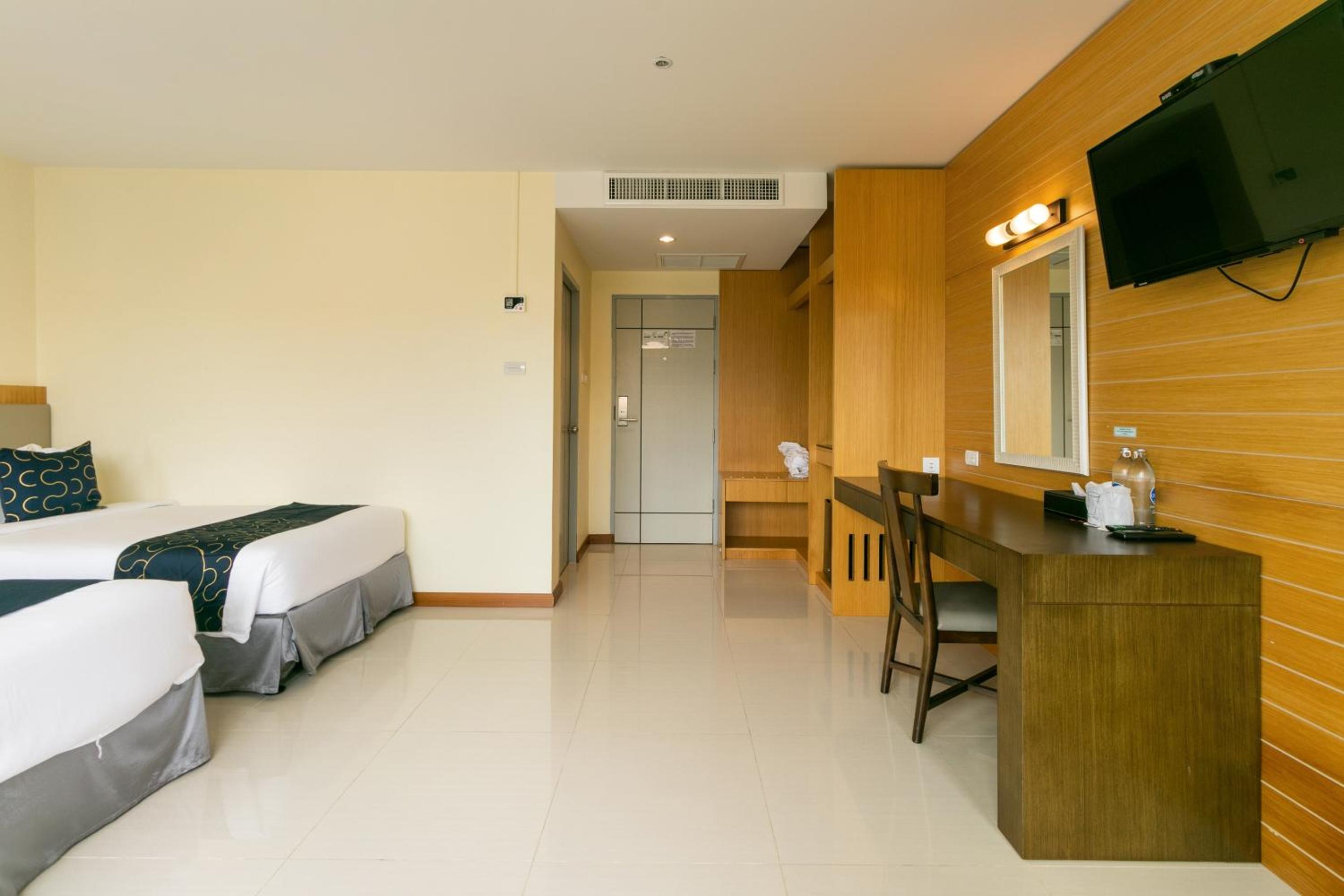Superior Triple Room with Sea View - Photo 16