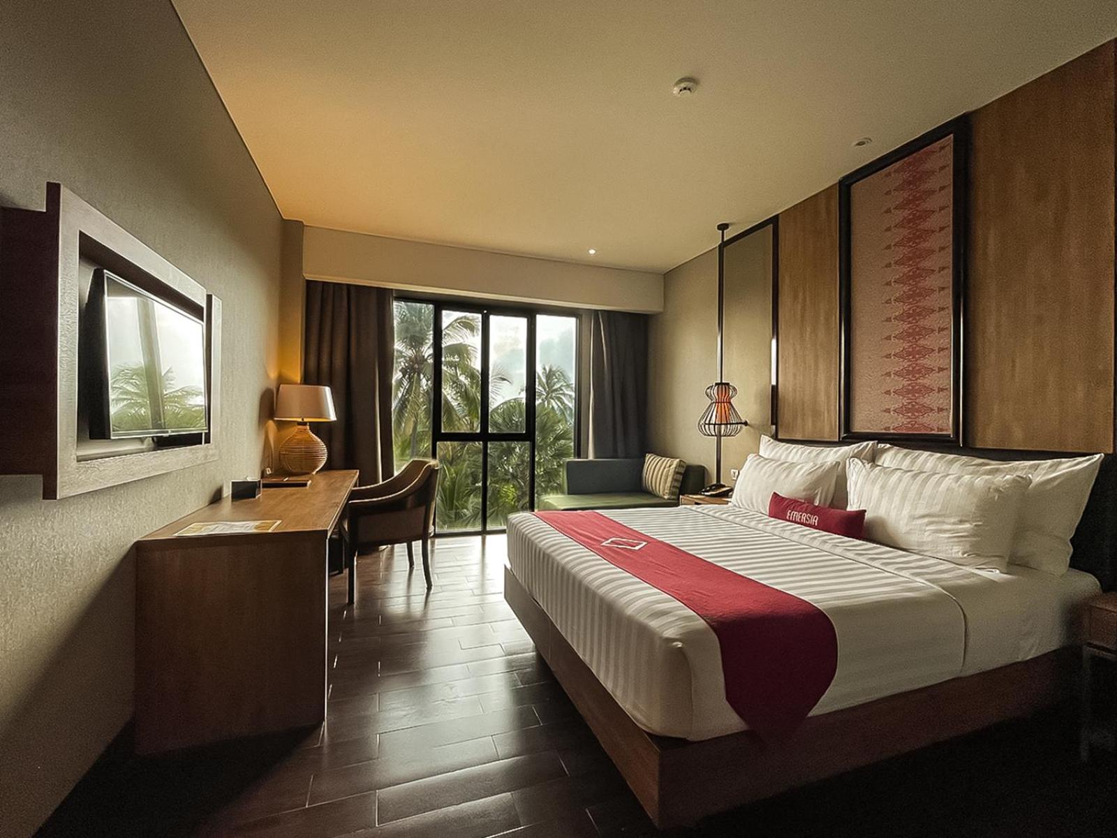 Deluxe King Room Only photo 1