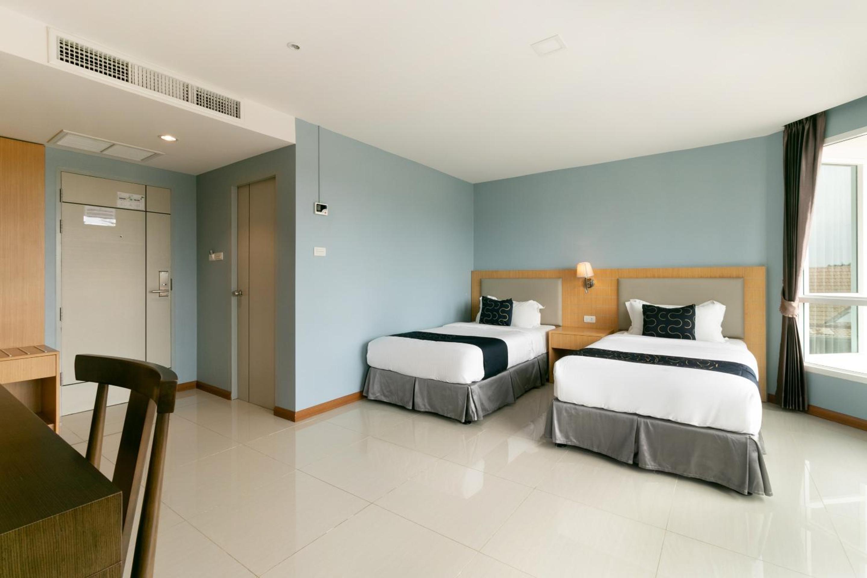 Superior Twin Room with Sea View - Photo 7