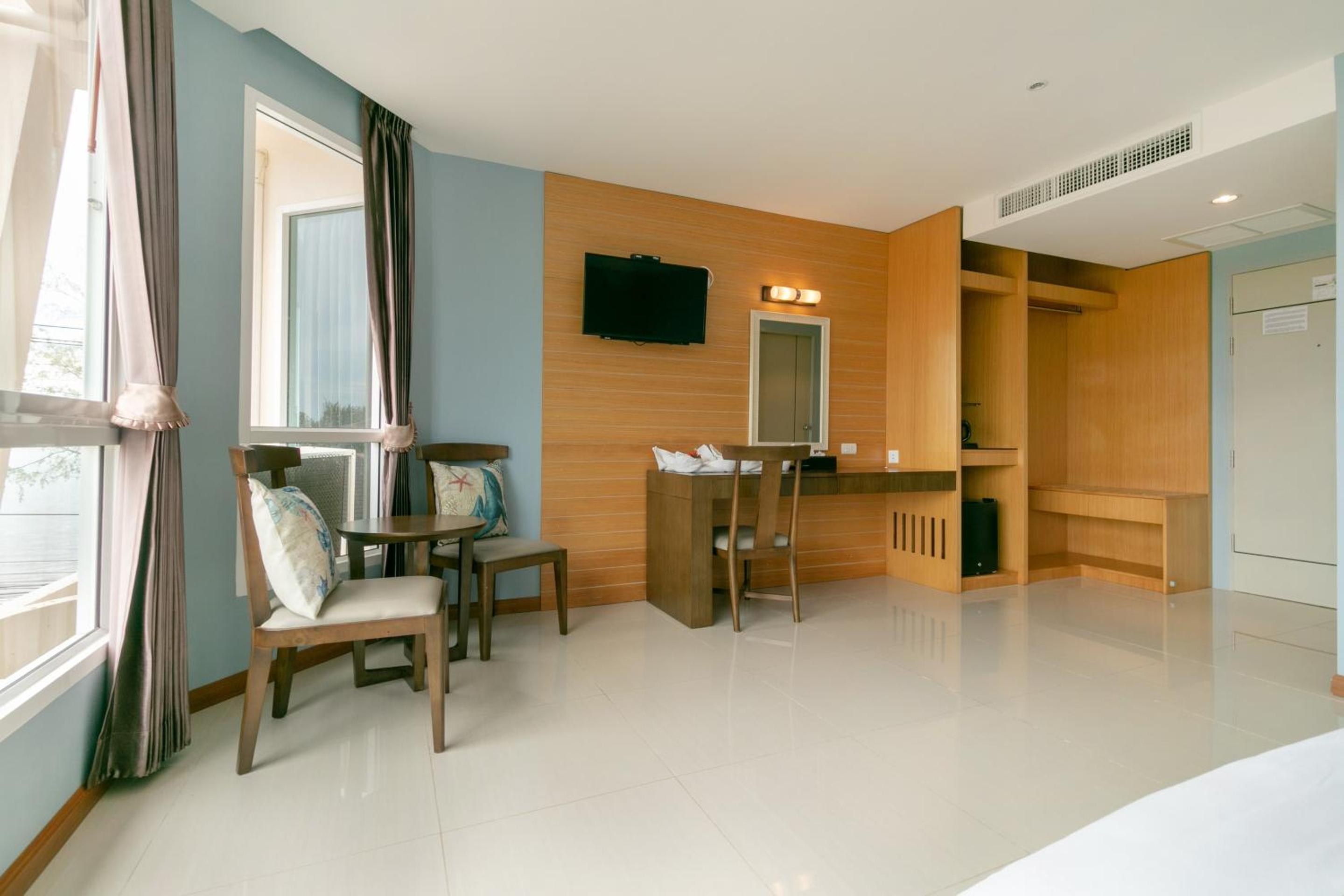 Superior Twin Room with Sea View - Photo 6