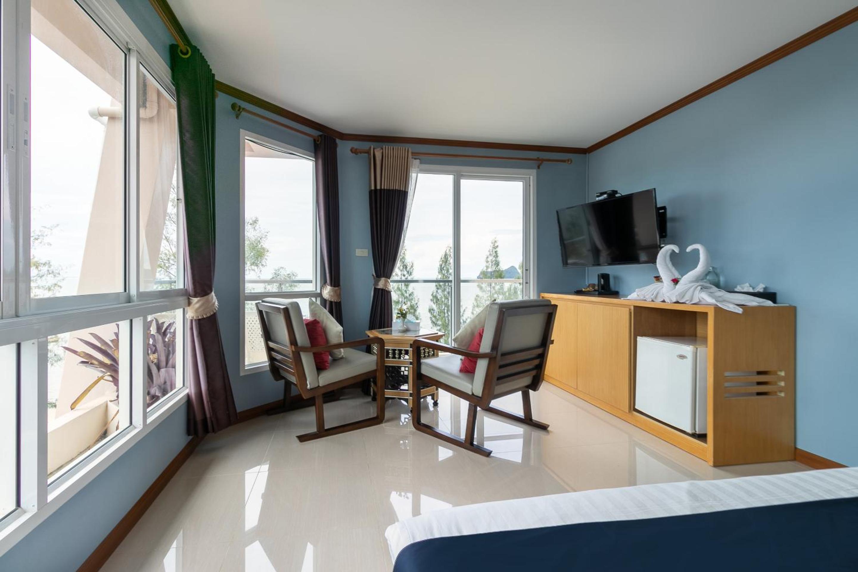 Deluxe Double Room with Balcony and Sea View - Photo 9