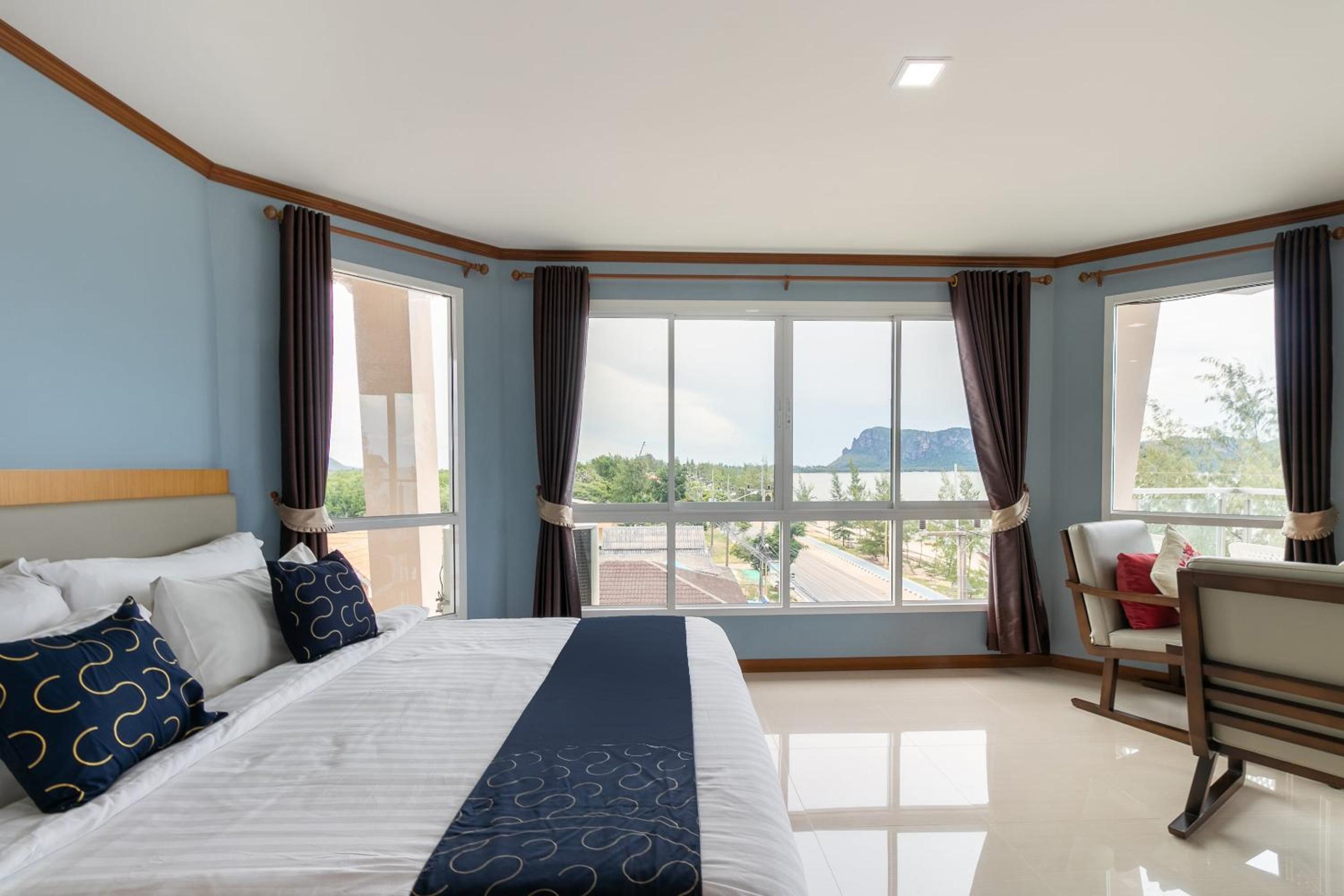 Deluxe Double Room with Balcony and Sea View - Photo 8