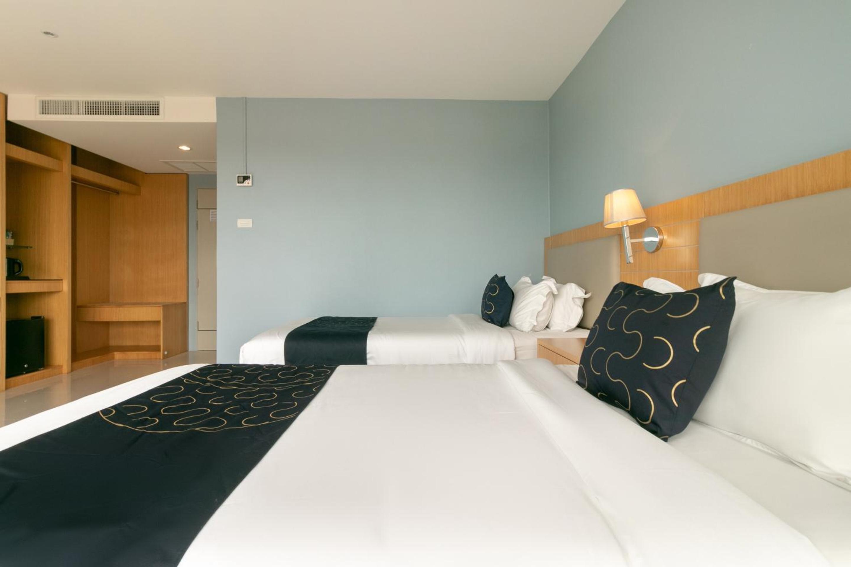 Superior Twin Room with Sea View - Photo 5