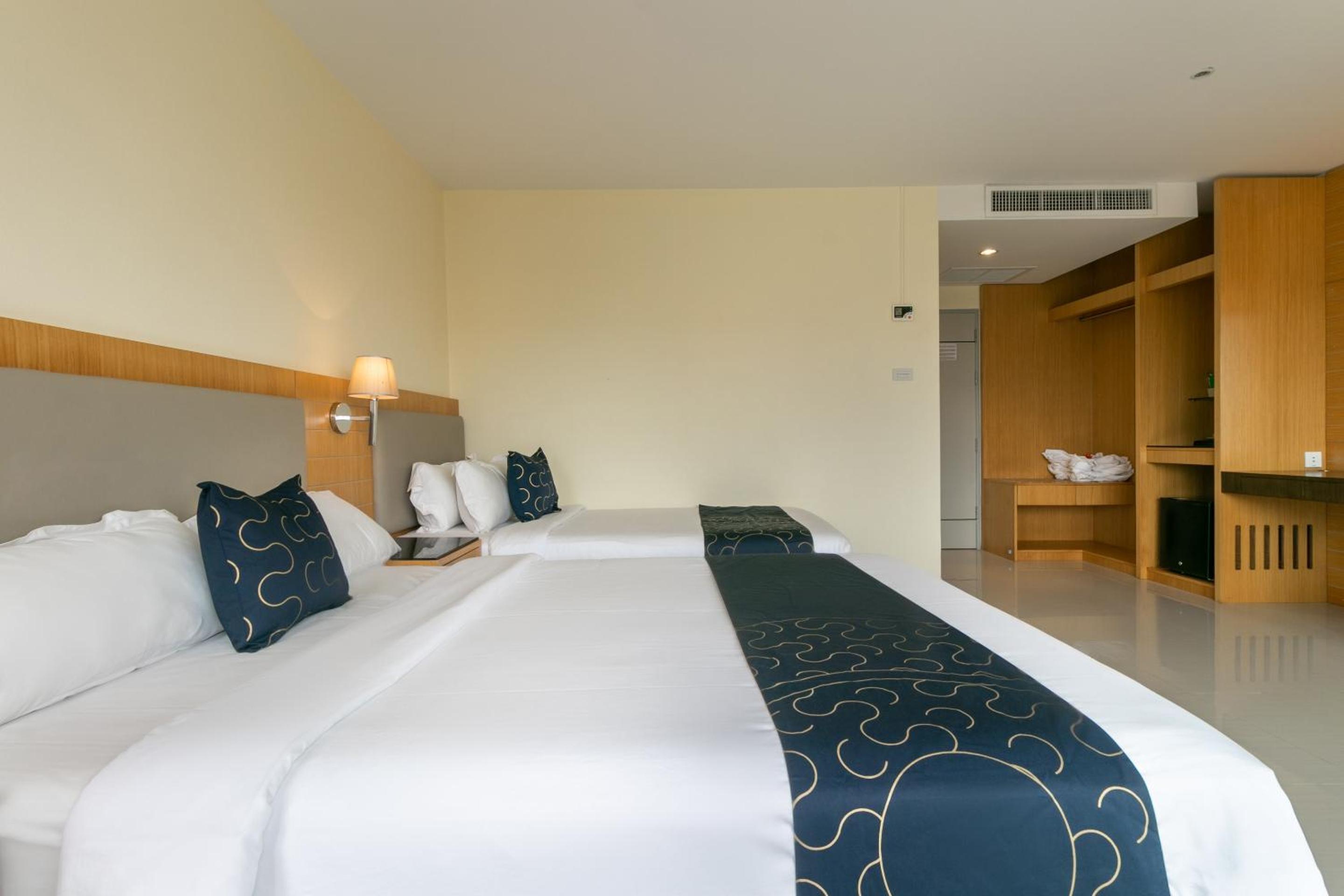 Superior Triple Room with Sea View - Photo 14