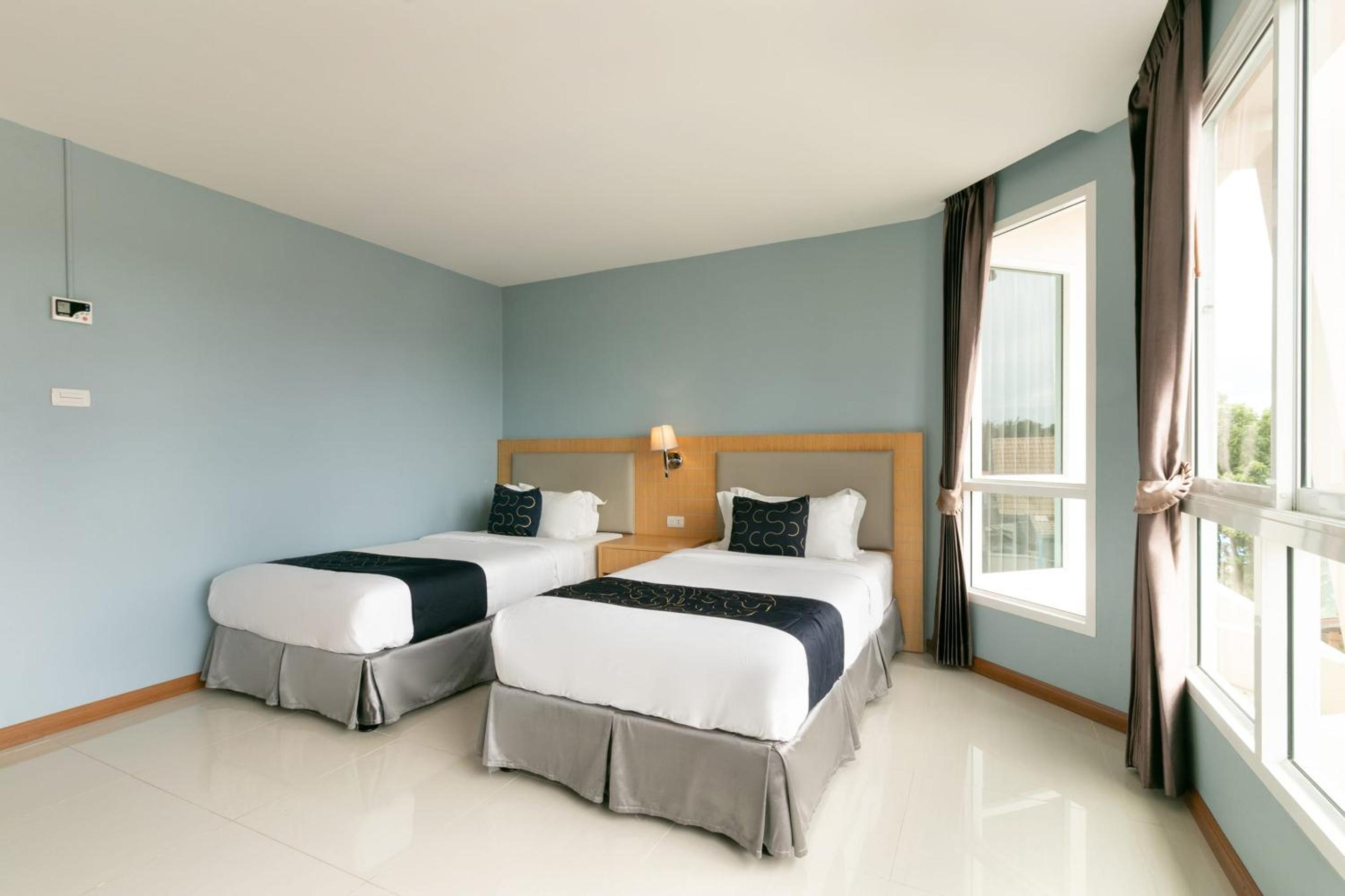 Superior Twin Room with Sea View - Photo 2