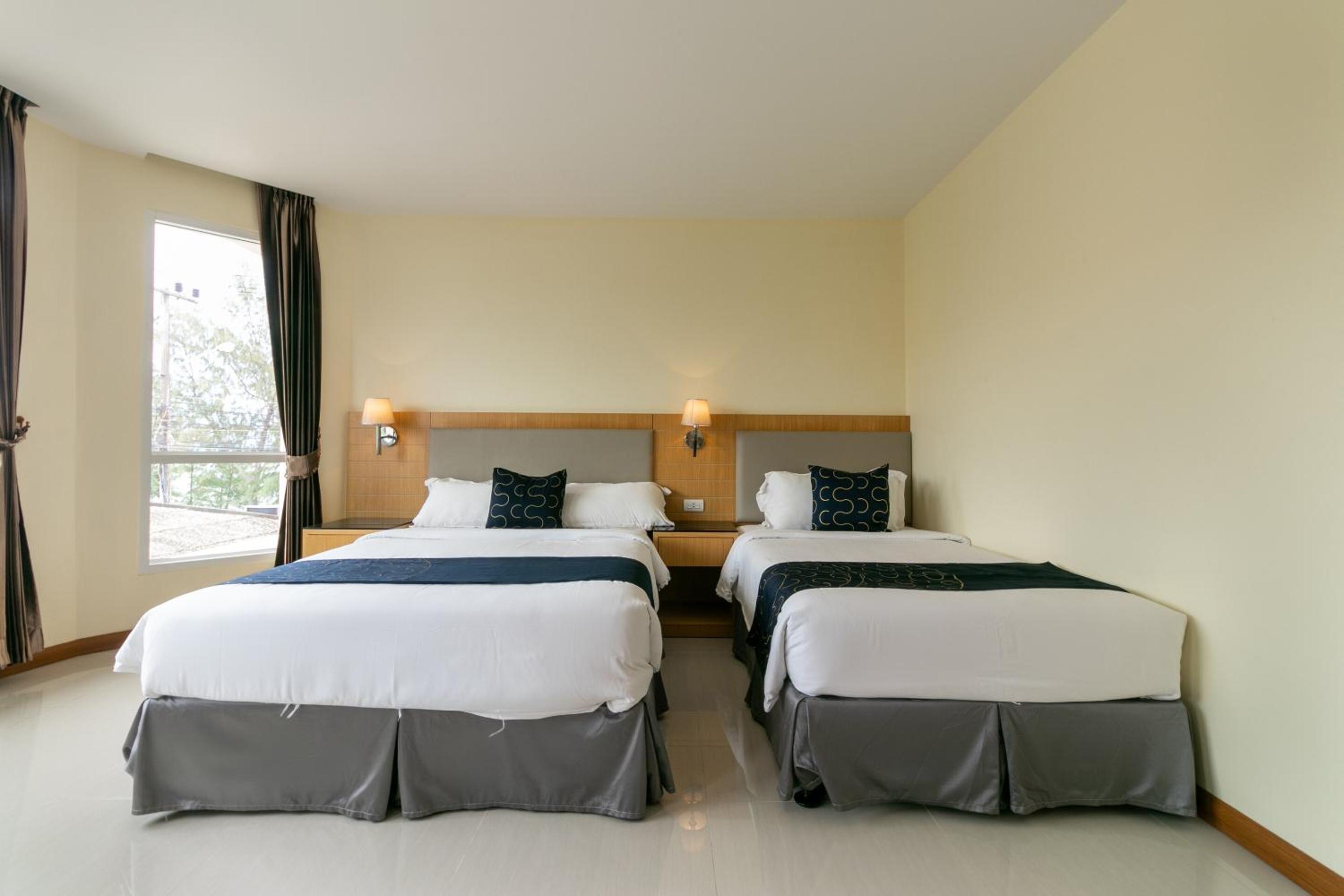 Superior Triple Room with Sea View - Photo 12