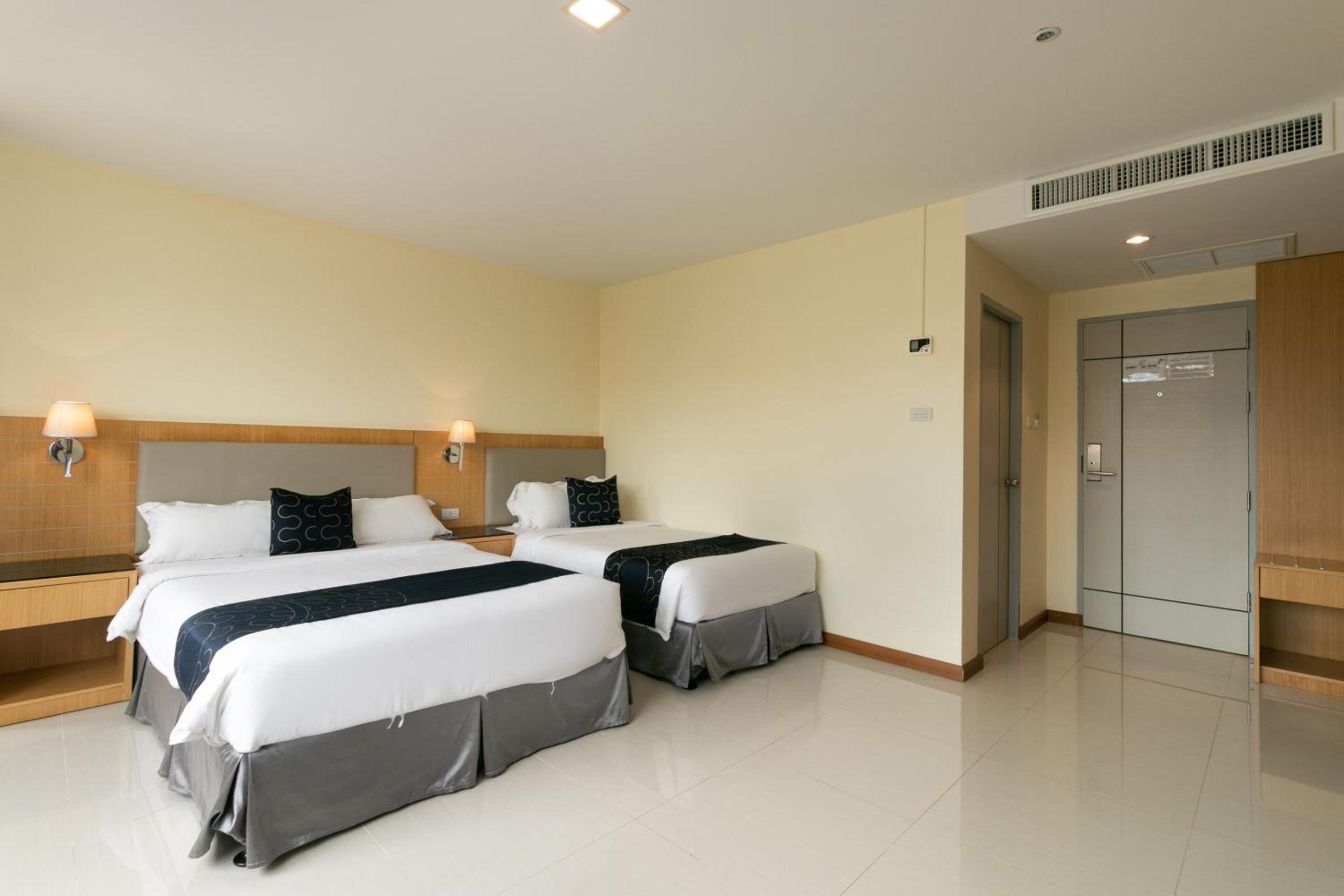 Superior Triple Room with Sea View - Photo 10