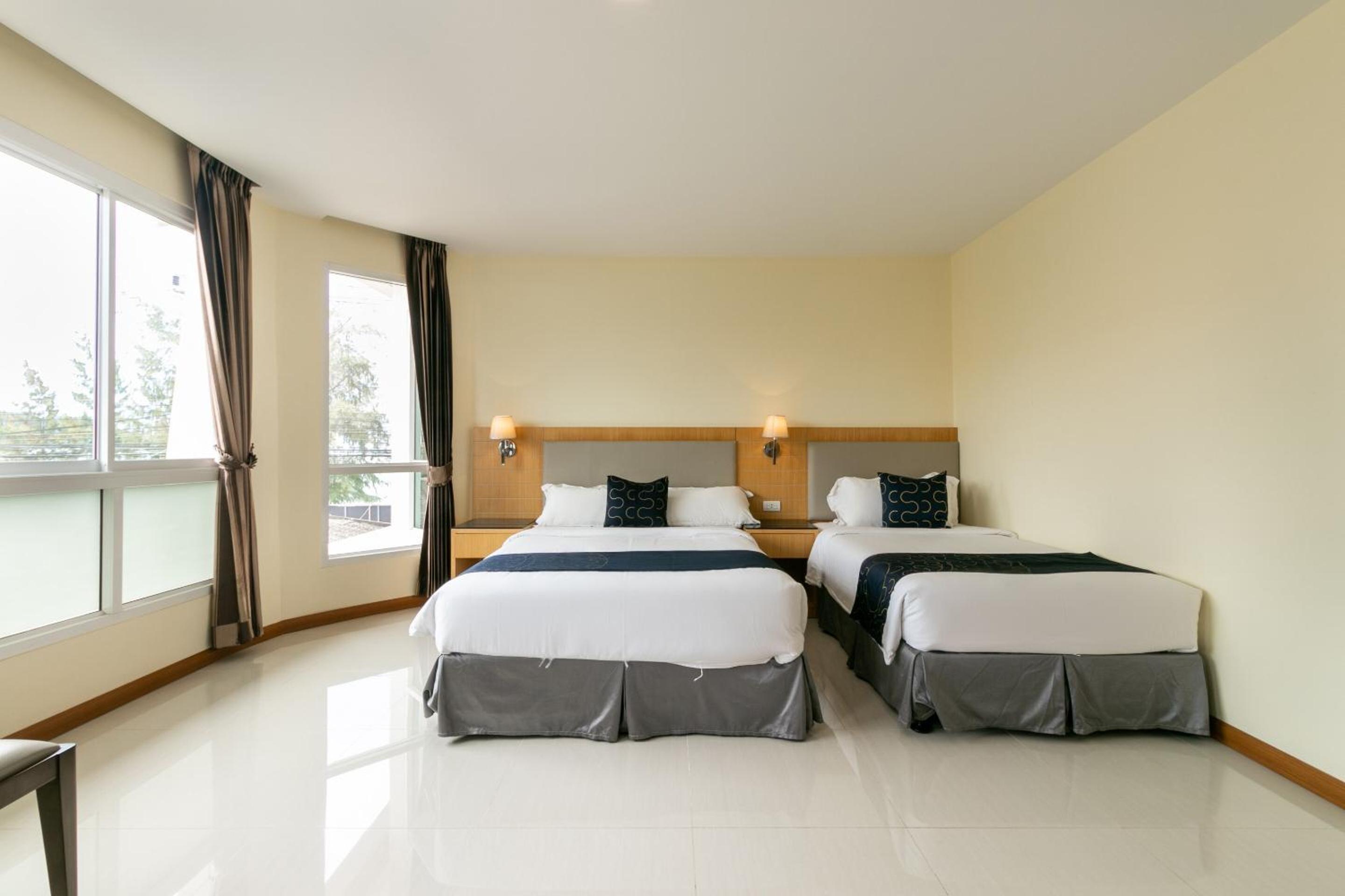 Superior Triple Room with Sea View - Photo 11