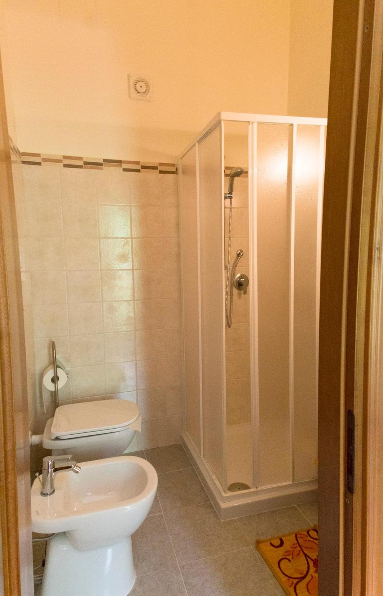Double Room with Private Bathroom - Photo 5