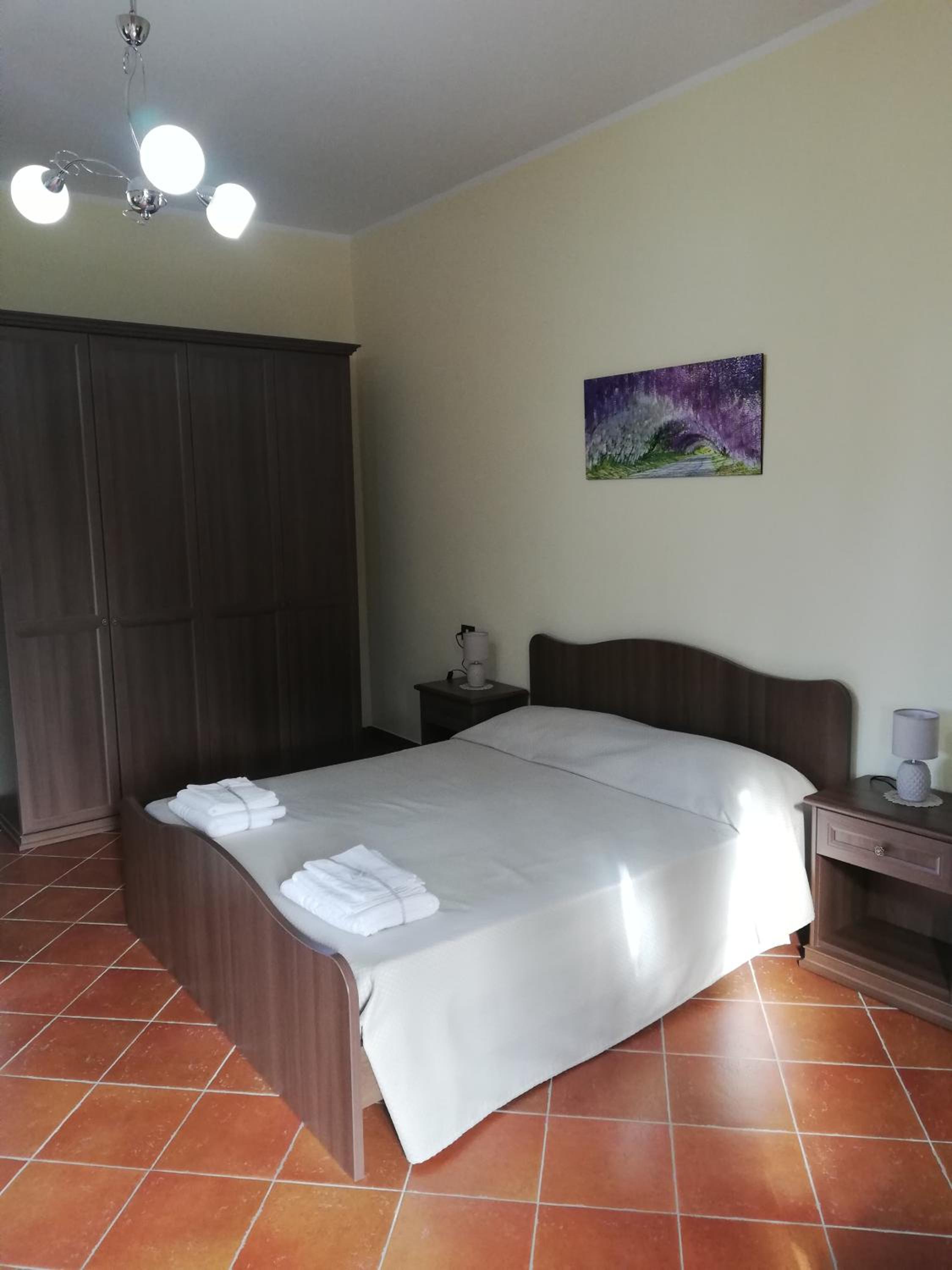 Double Room with Private Bathroom - Photo 2