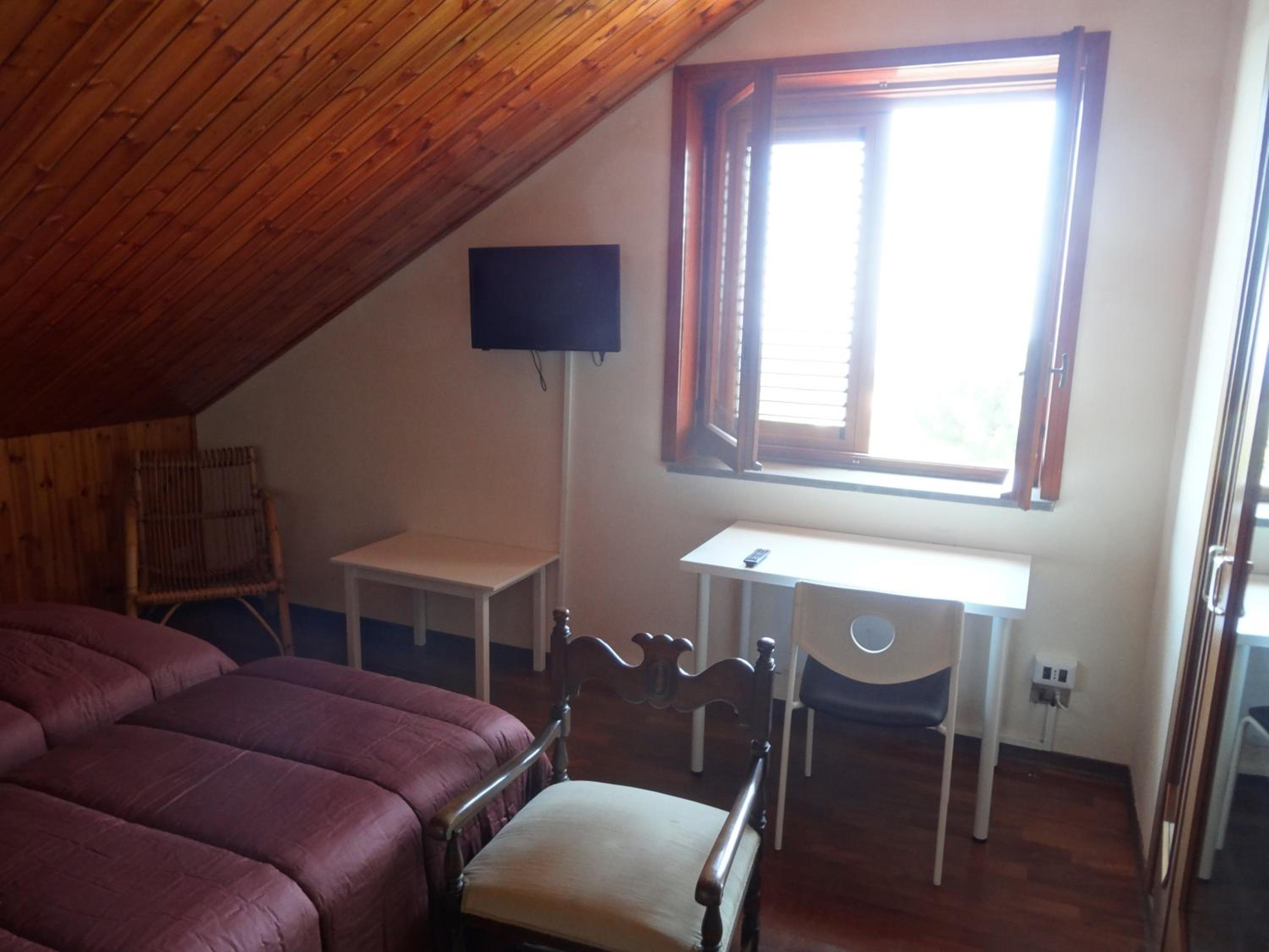 Double Room with Shared Bathroom photo 1