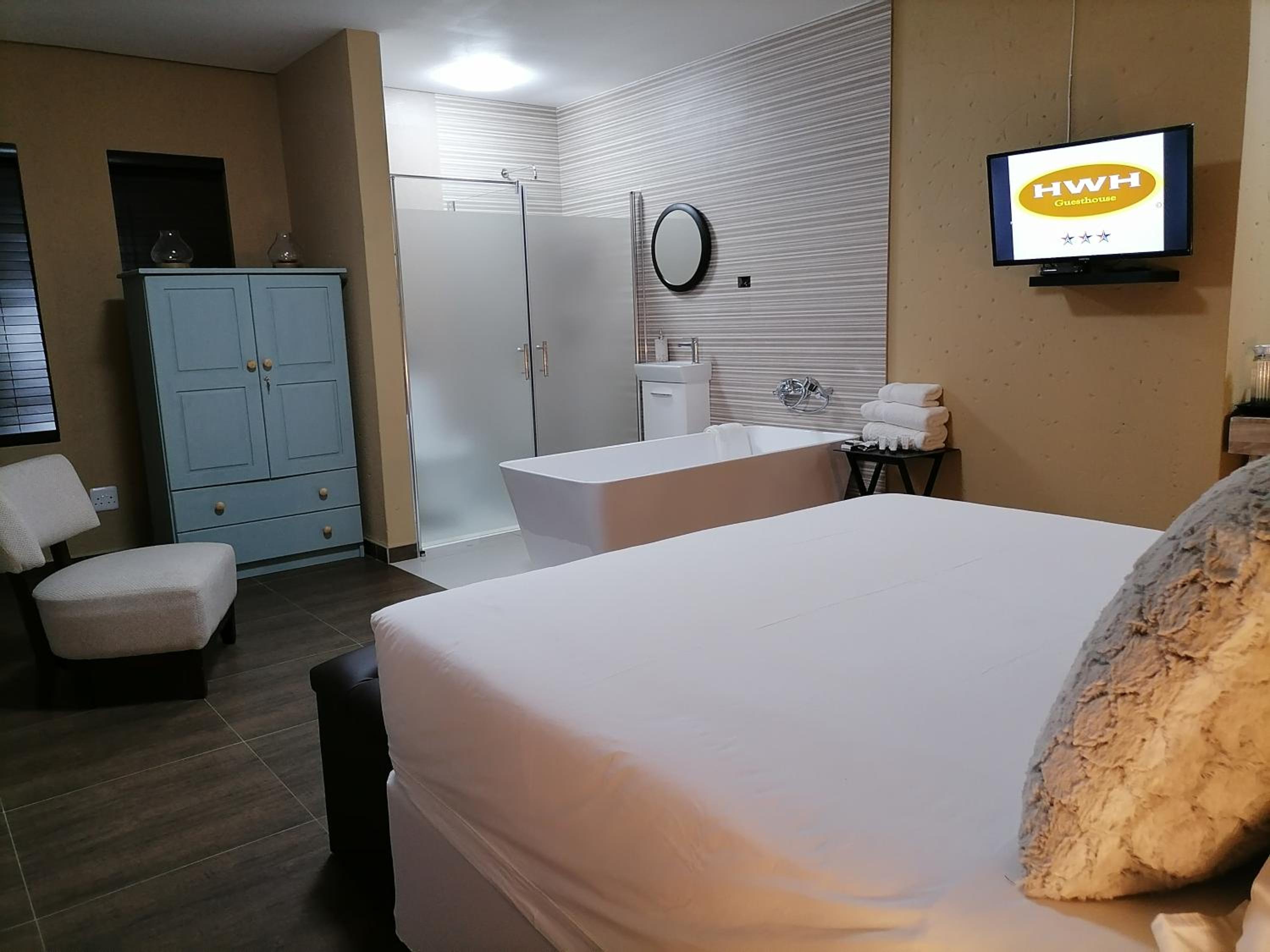 Queen Room with Spa Bath
