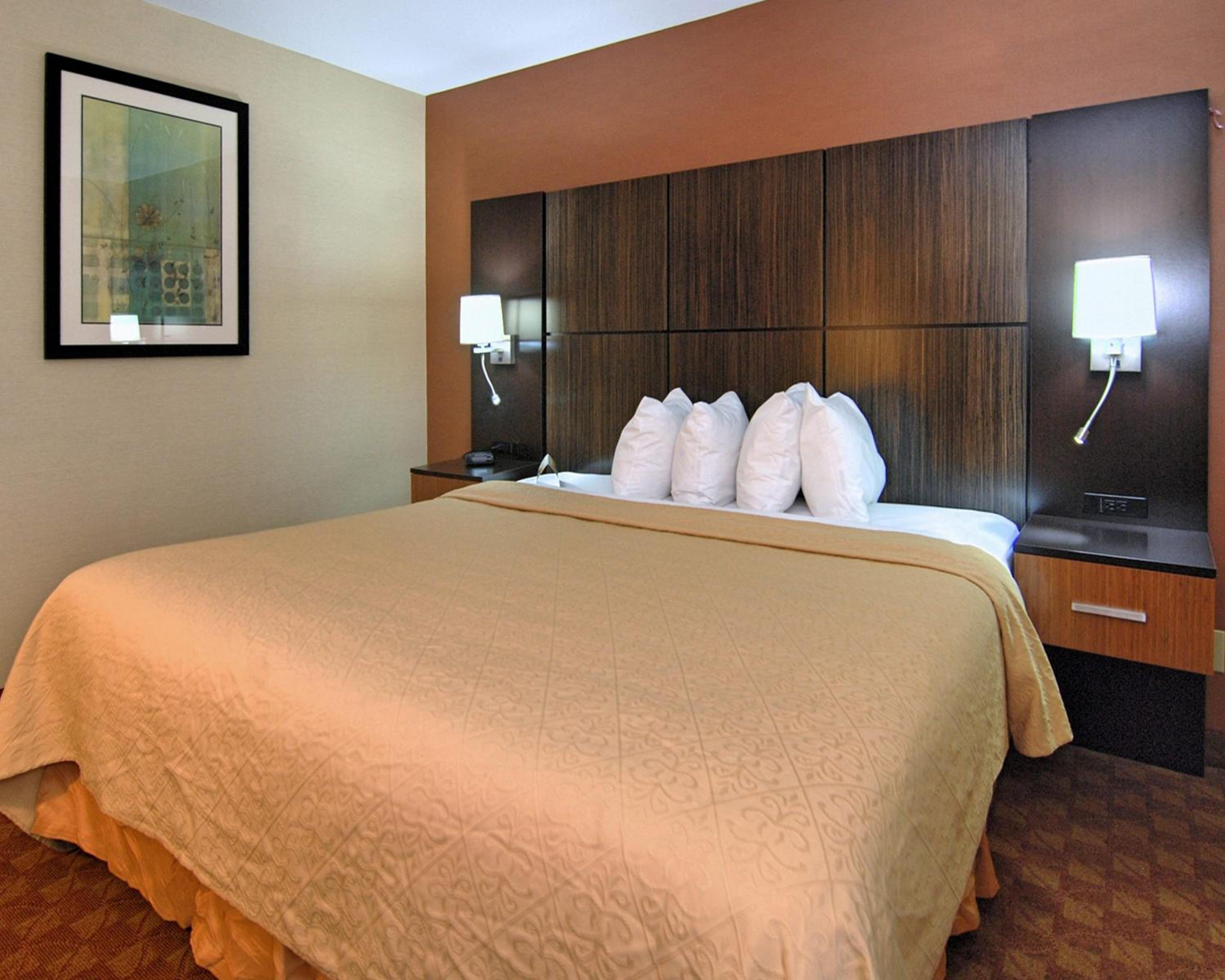 Queen Room - Non-Smoking - Photo 4