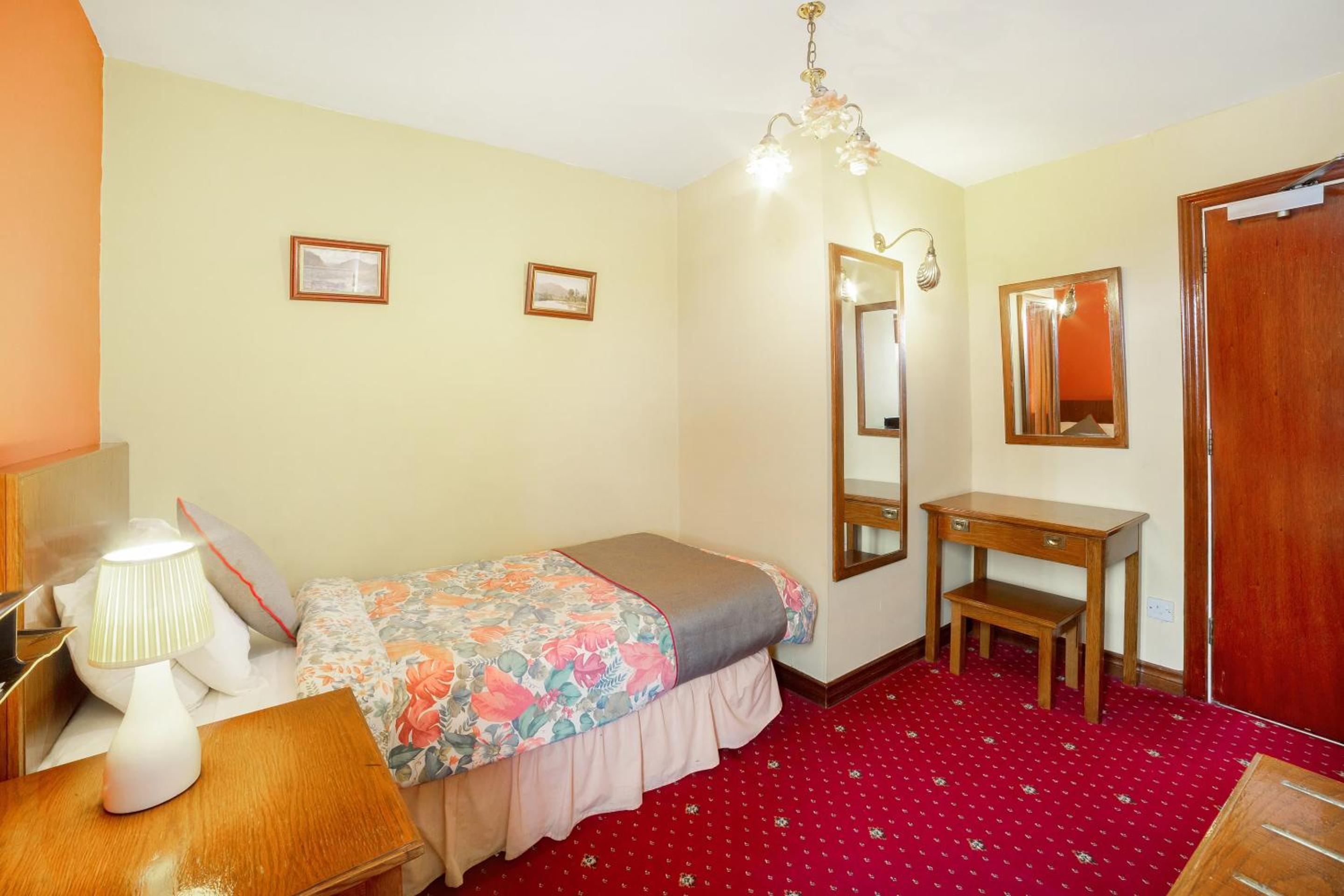 Standard Single Room with Shared Bathroom photo 1