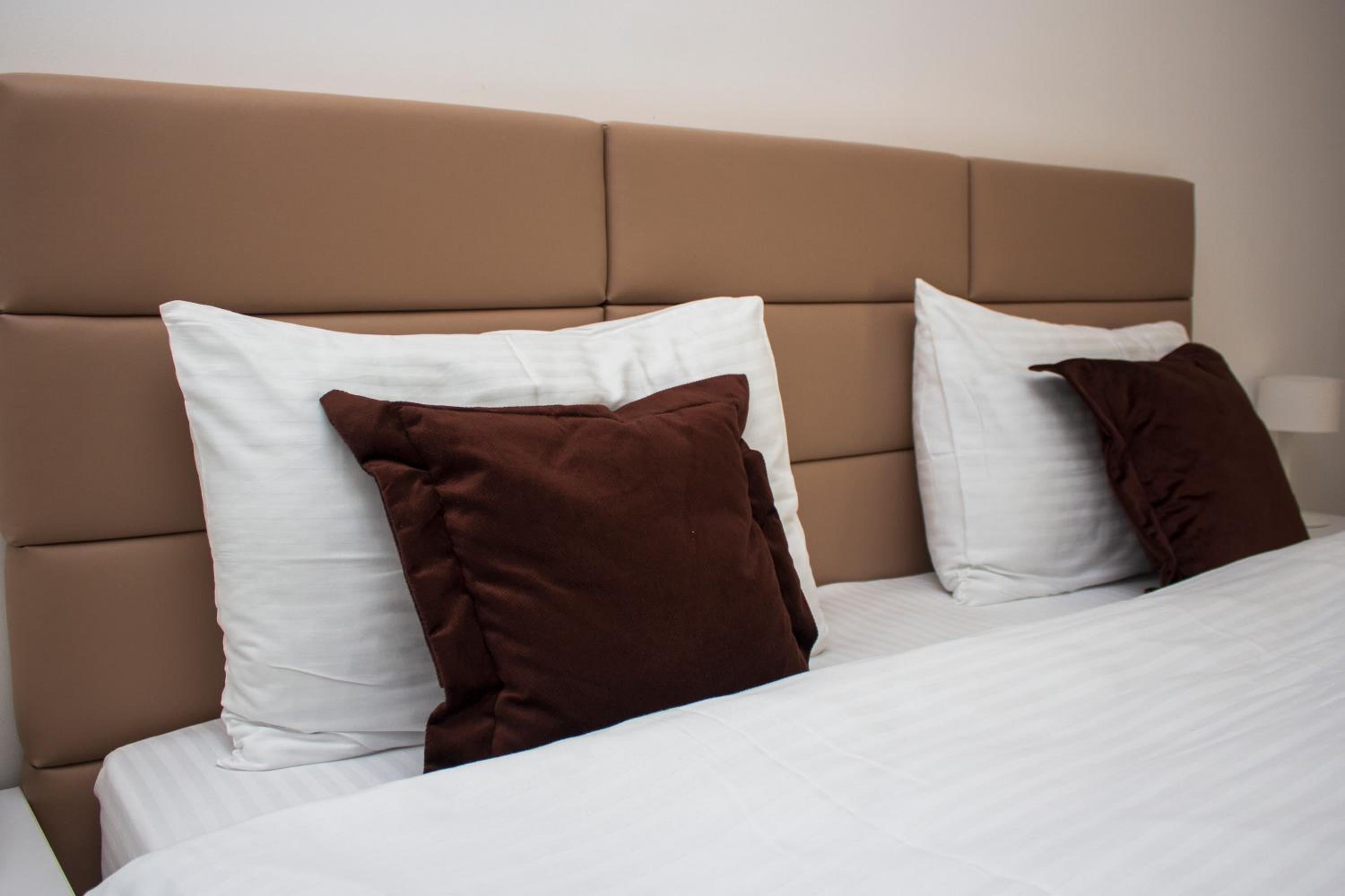 Standard King Room - Photo 2