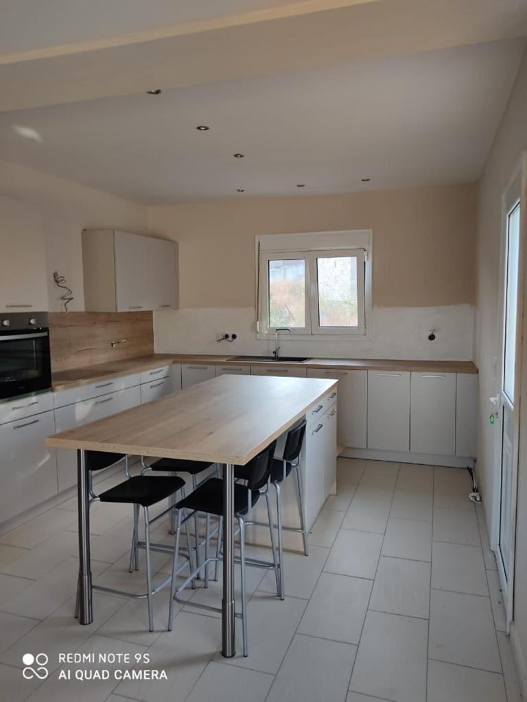 Three-Bedroom House photo 3