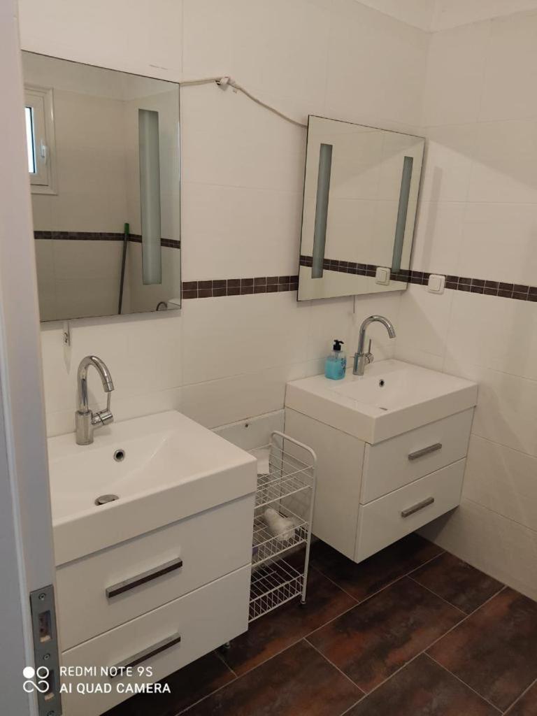 Three-Bedroom House photo 2