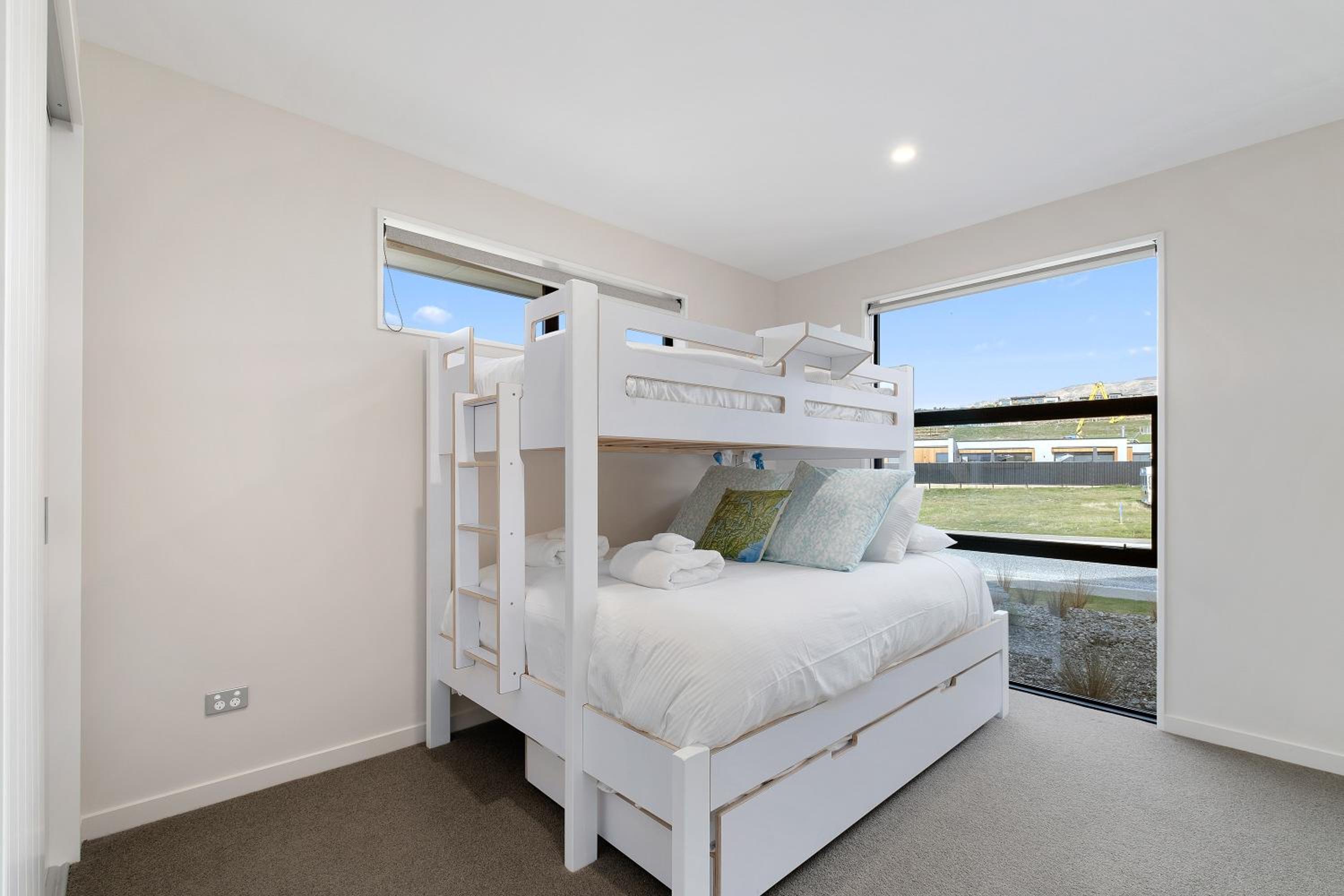 Three-Bedroom House photo 3