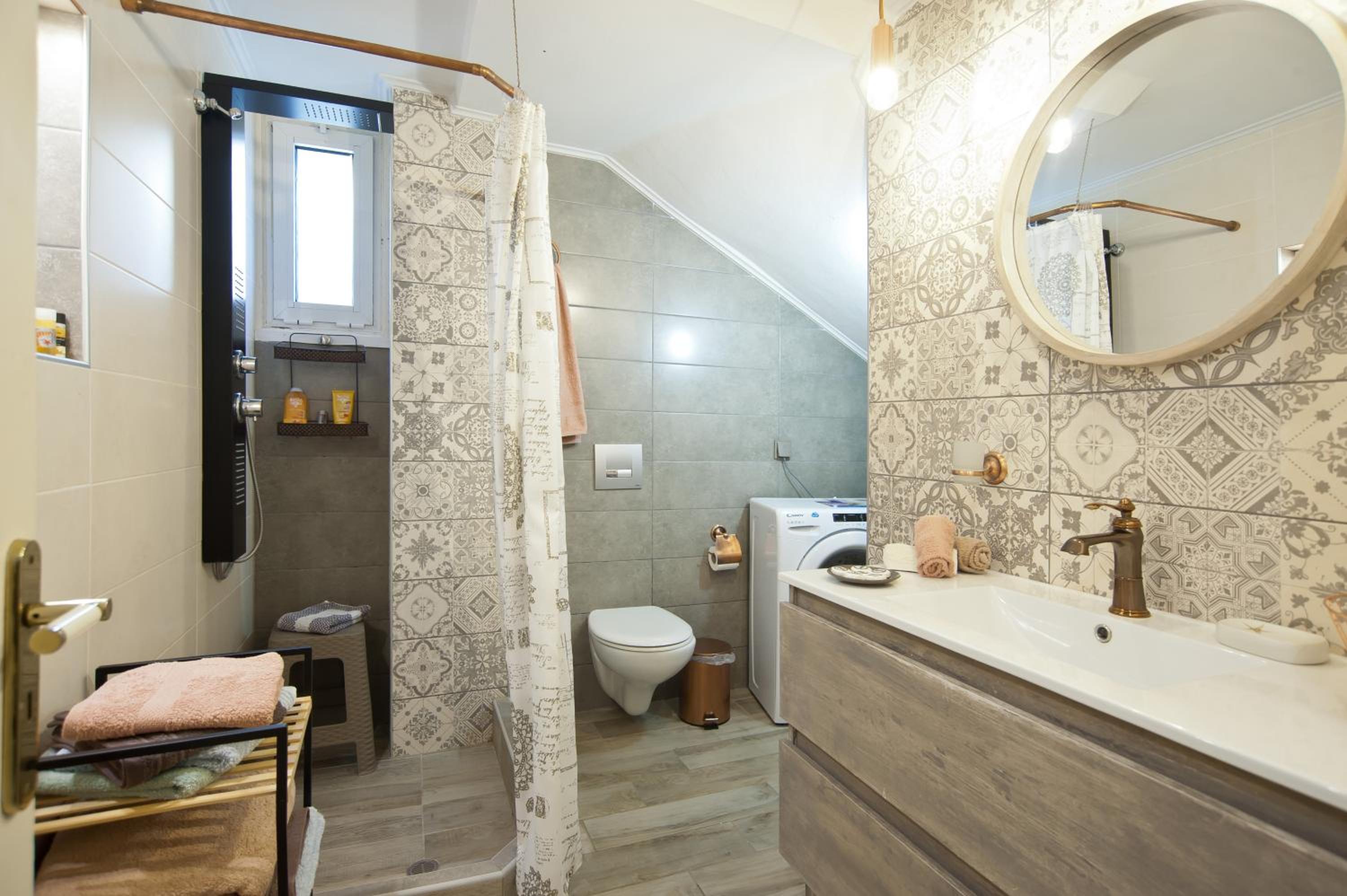 Three-Bedroom Apartment - Photo 34