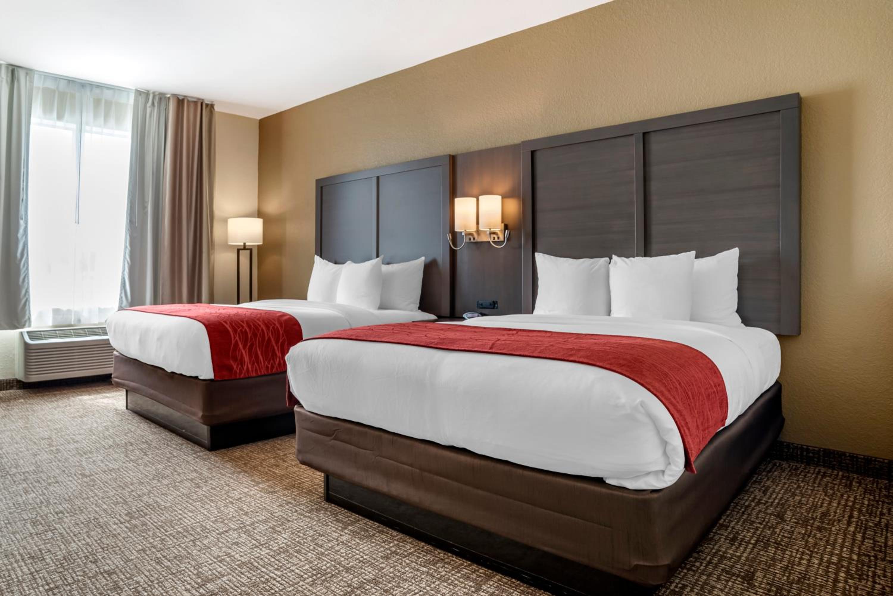 Queen Room with Two Queen Beds - Non-Smoking - Photo 1