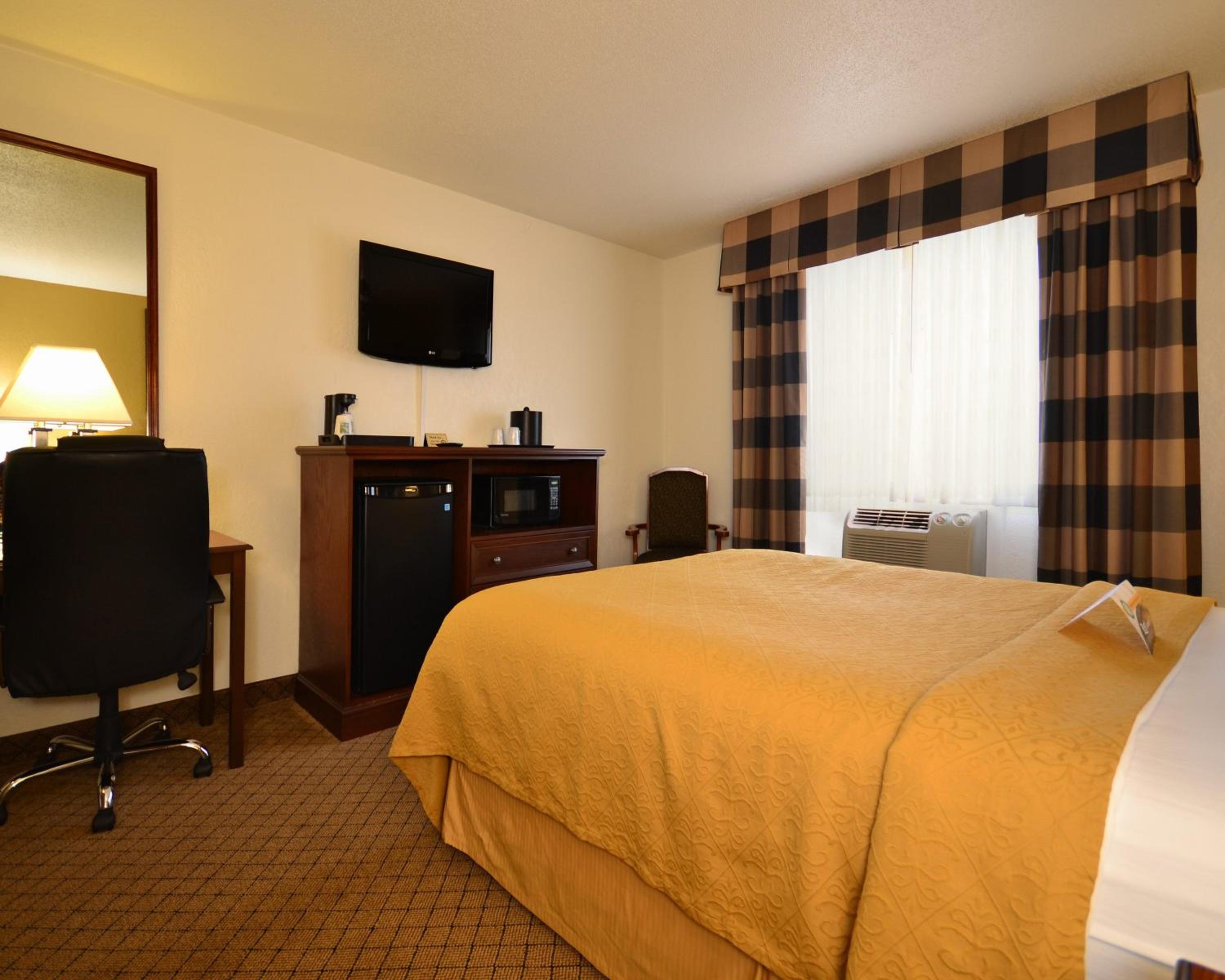 Queen Room - Non-Smoking - Photo 3