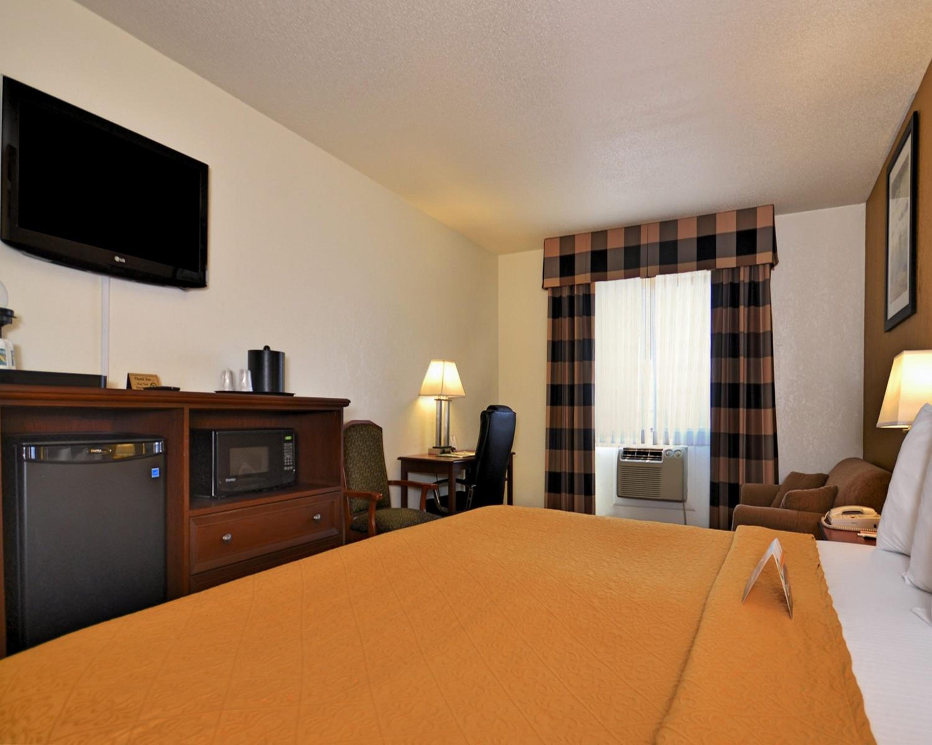 Queen Room - Non-Smoking - Photo 1
