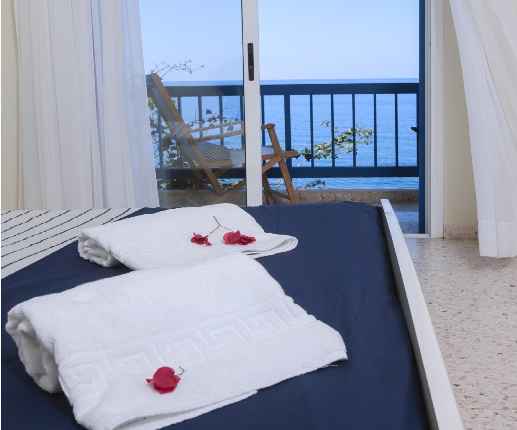 One-Bedroom Apartment with Balcony and Sea View photo 2
