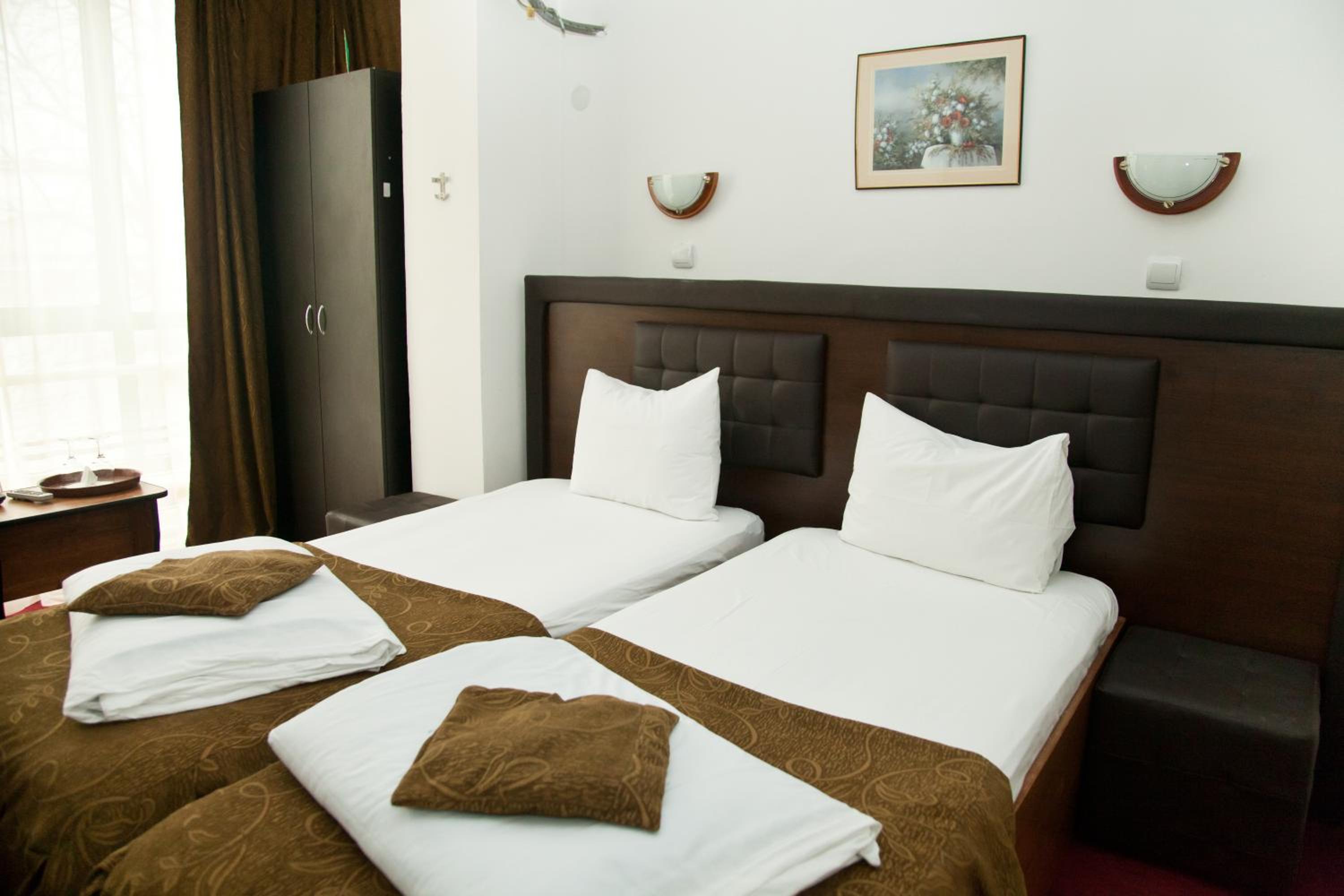 Double or Twin Room photo 3