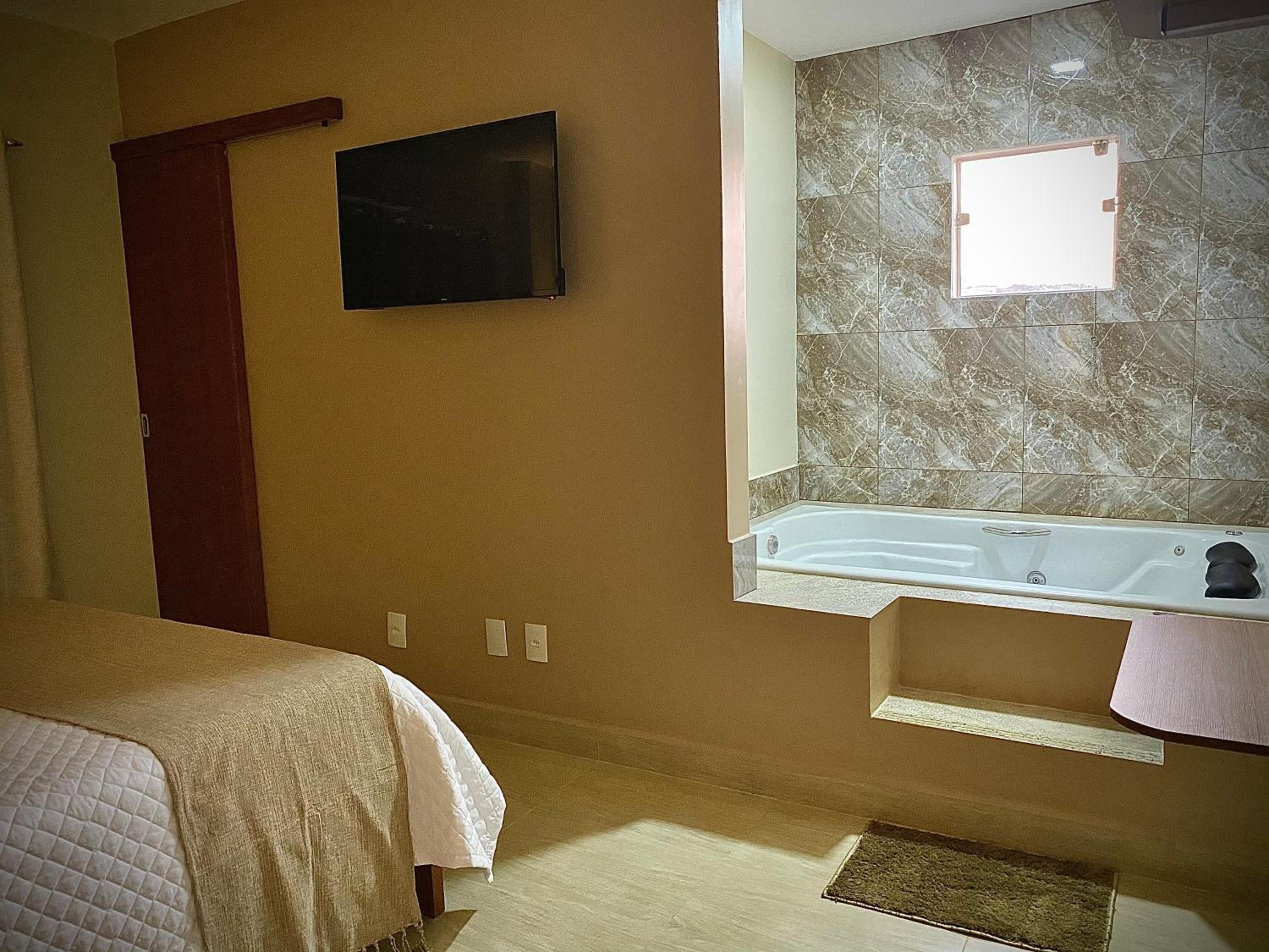 Double Room with Spa Bath - Photo 1