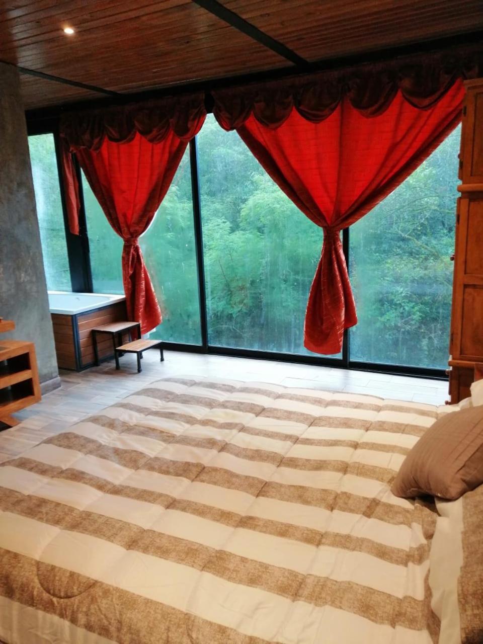 Deluxe Double Room (2 Adults + 1 Child) - Photo 19