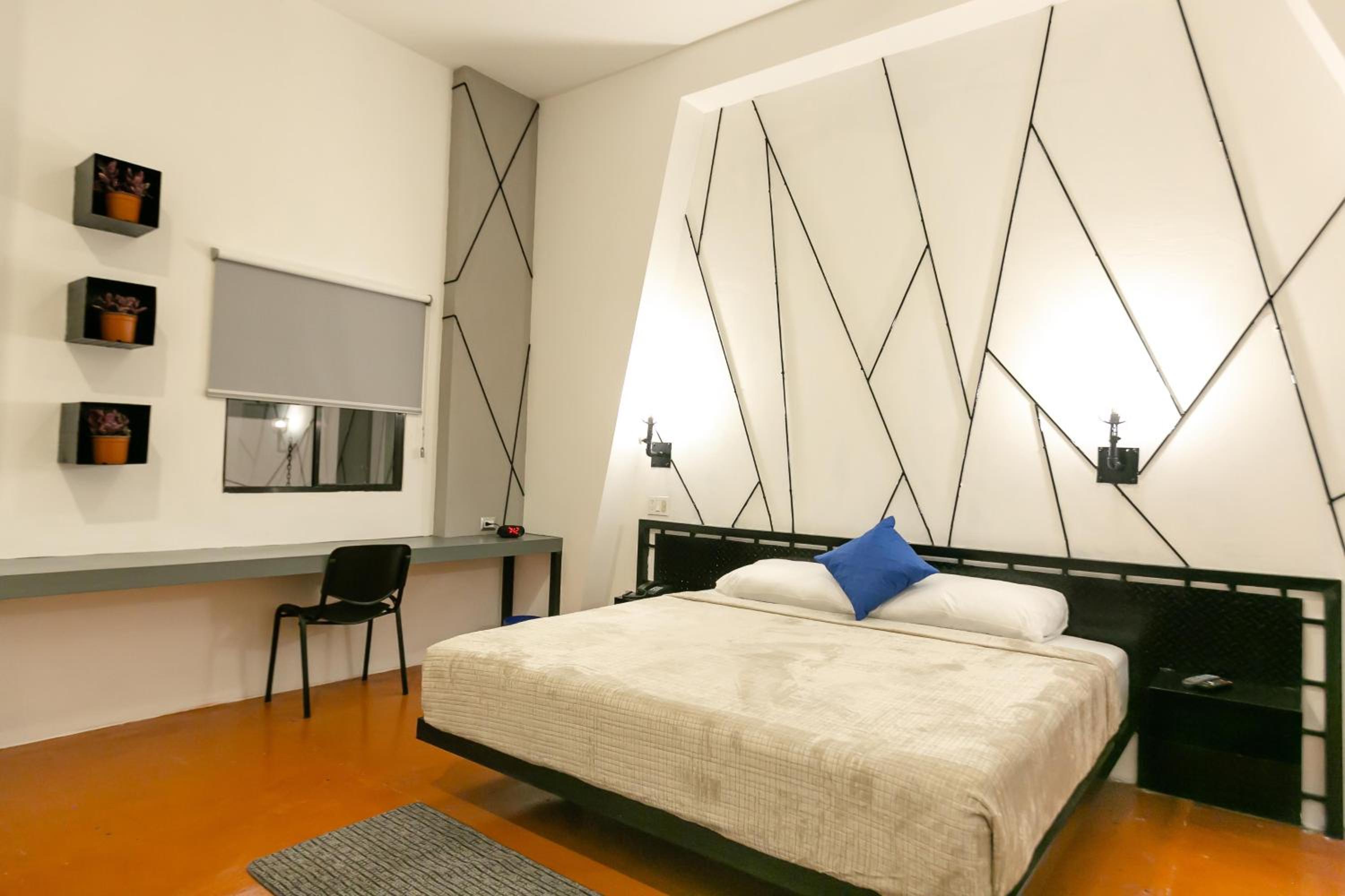 Budget Double Room photo 2