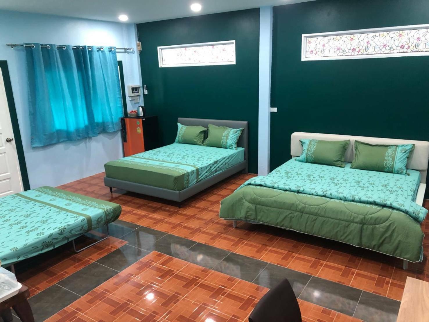 Family Suite with Balcony - Photo 4