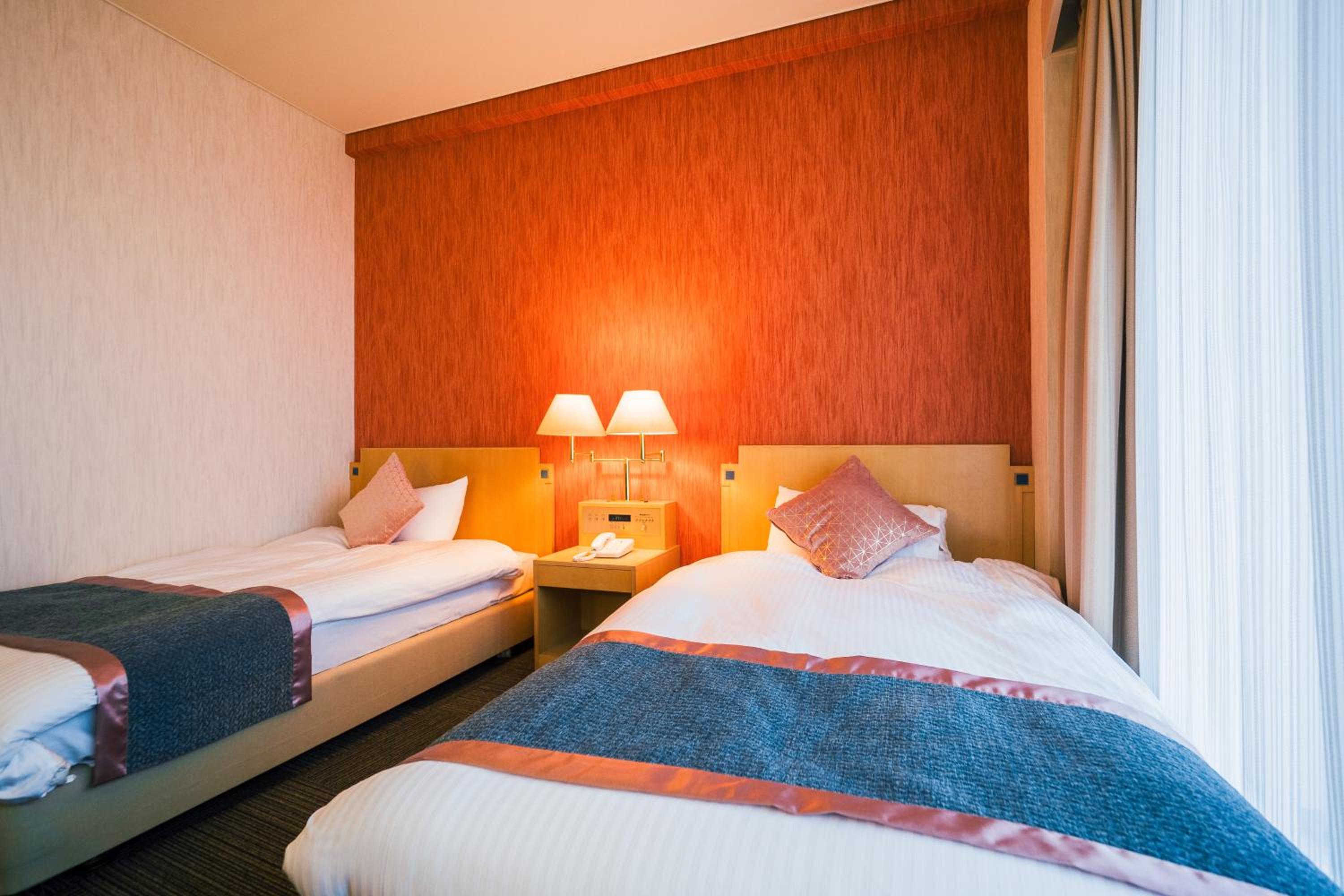 Standard Twin Room with Sea View - Photo 1