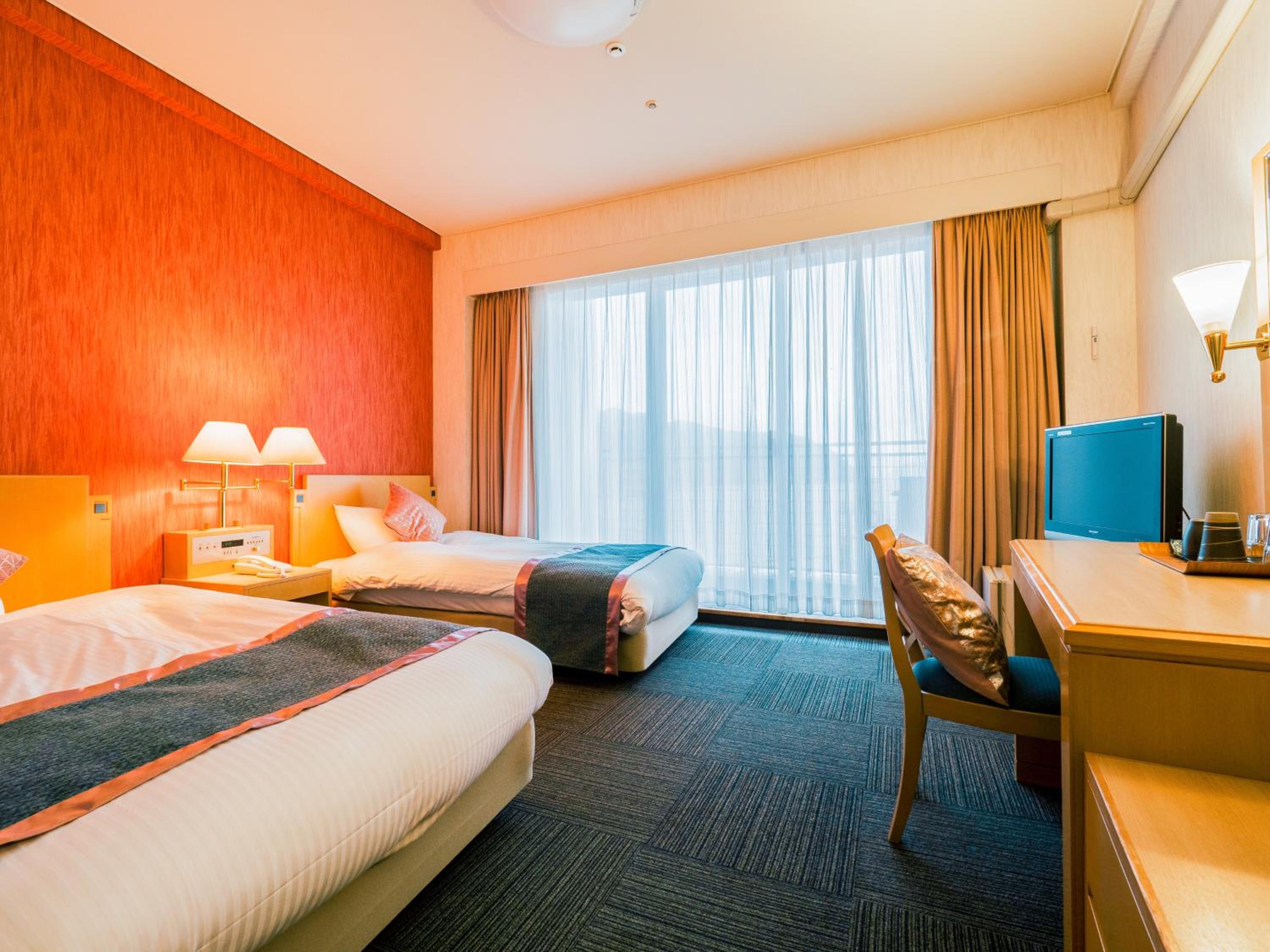 Standard Twin Room with Sea View - Photo 2