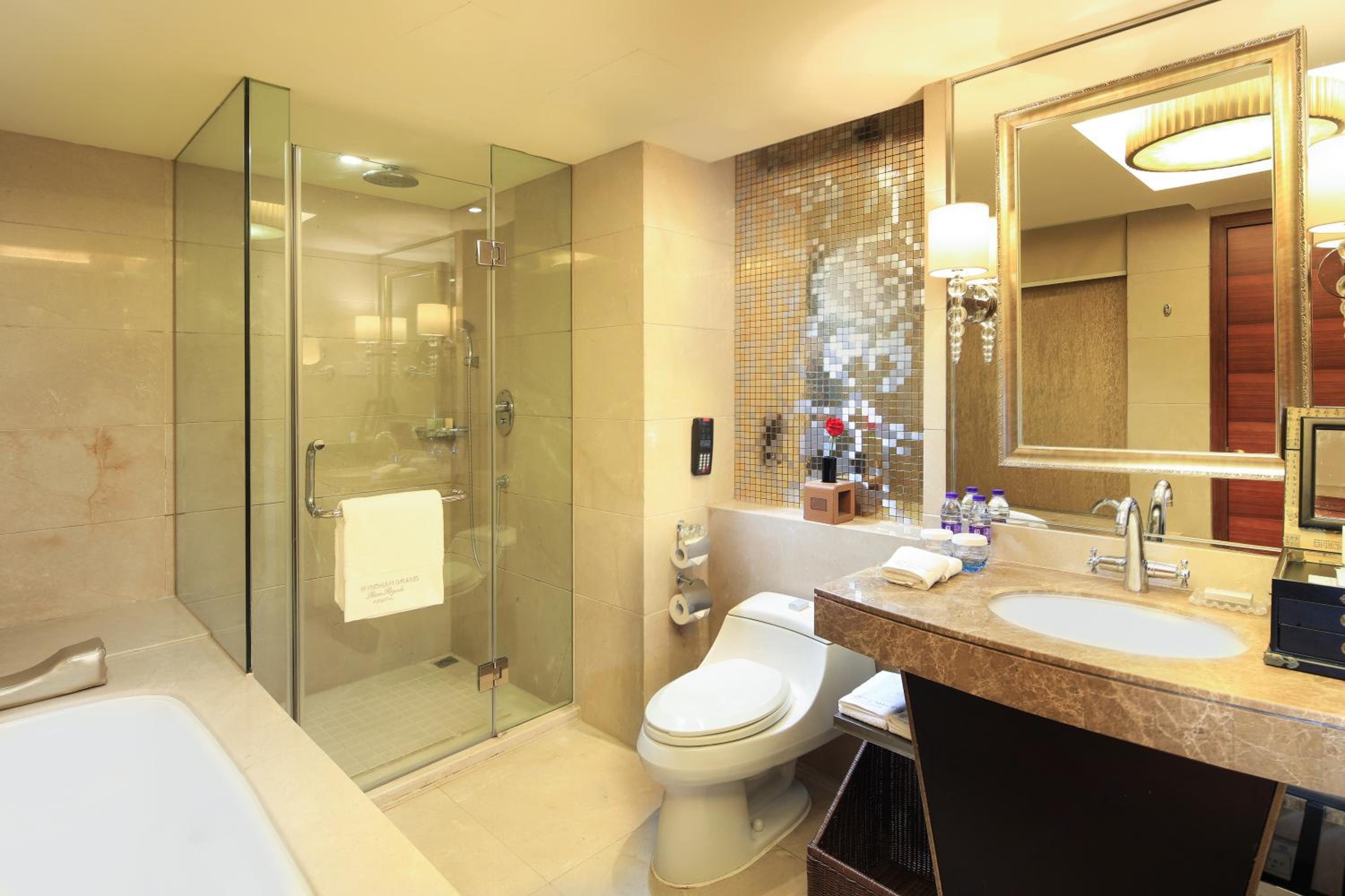 Deluxe Twin-beds Room - Photo 2