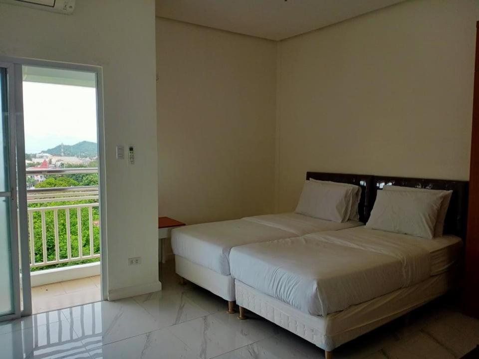 Economy Triple Room photo 3